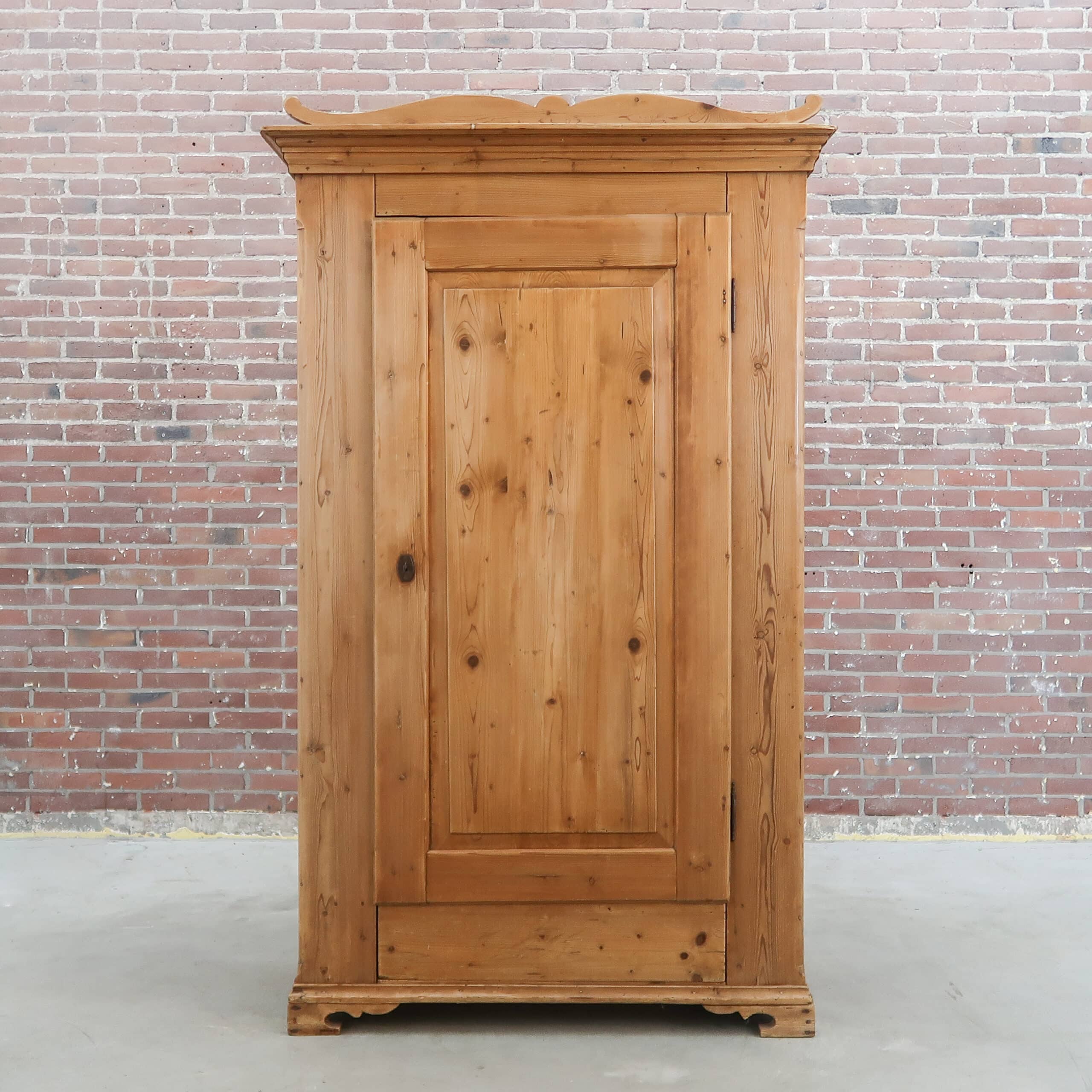 Kiefer Kleiderschrank