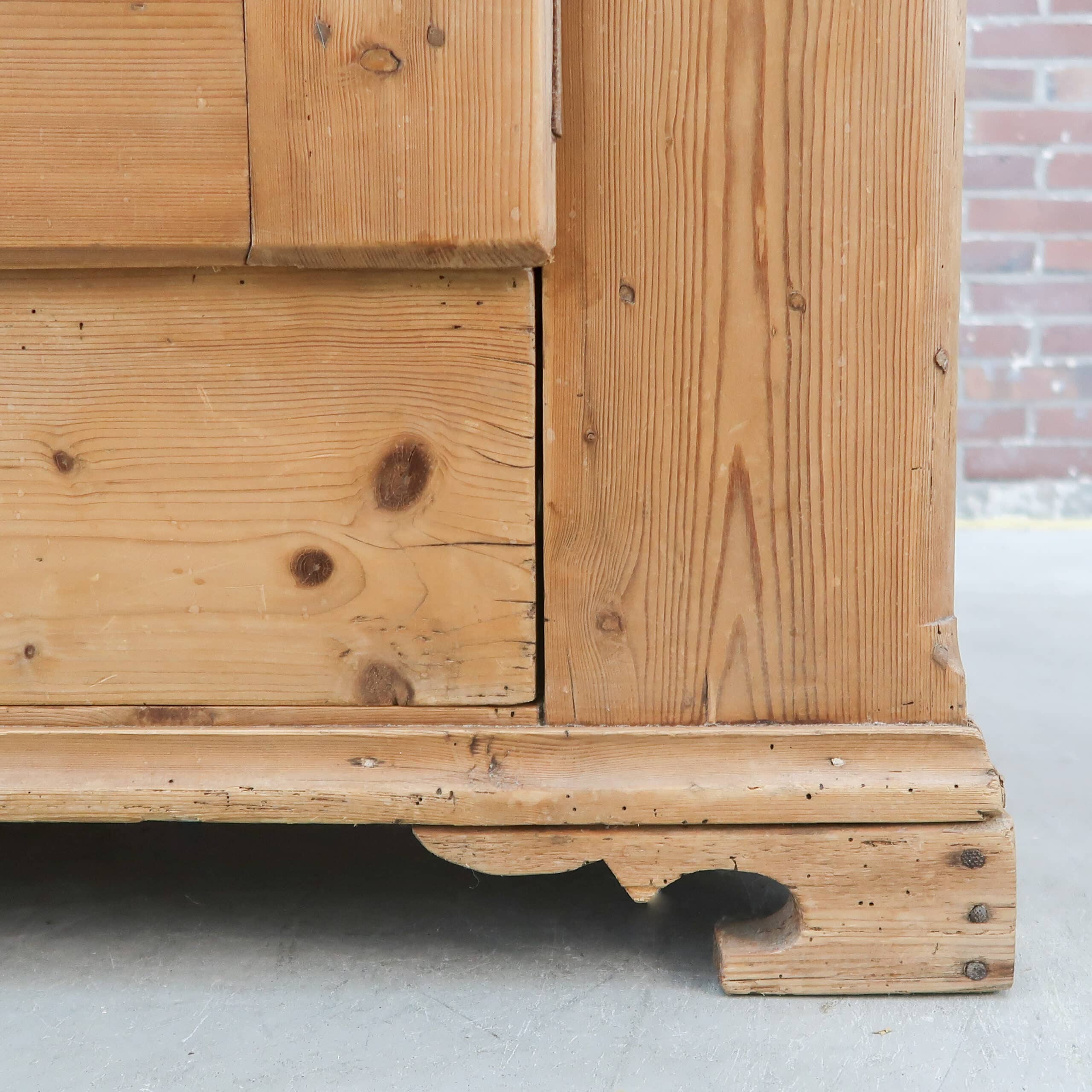 Kleiderschrank aus Kiefernholz - Bild 5