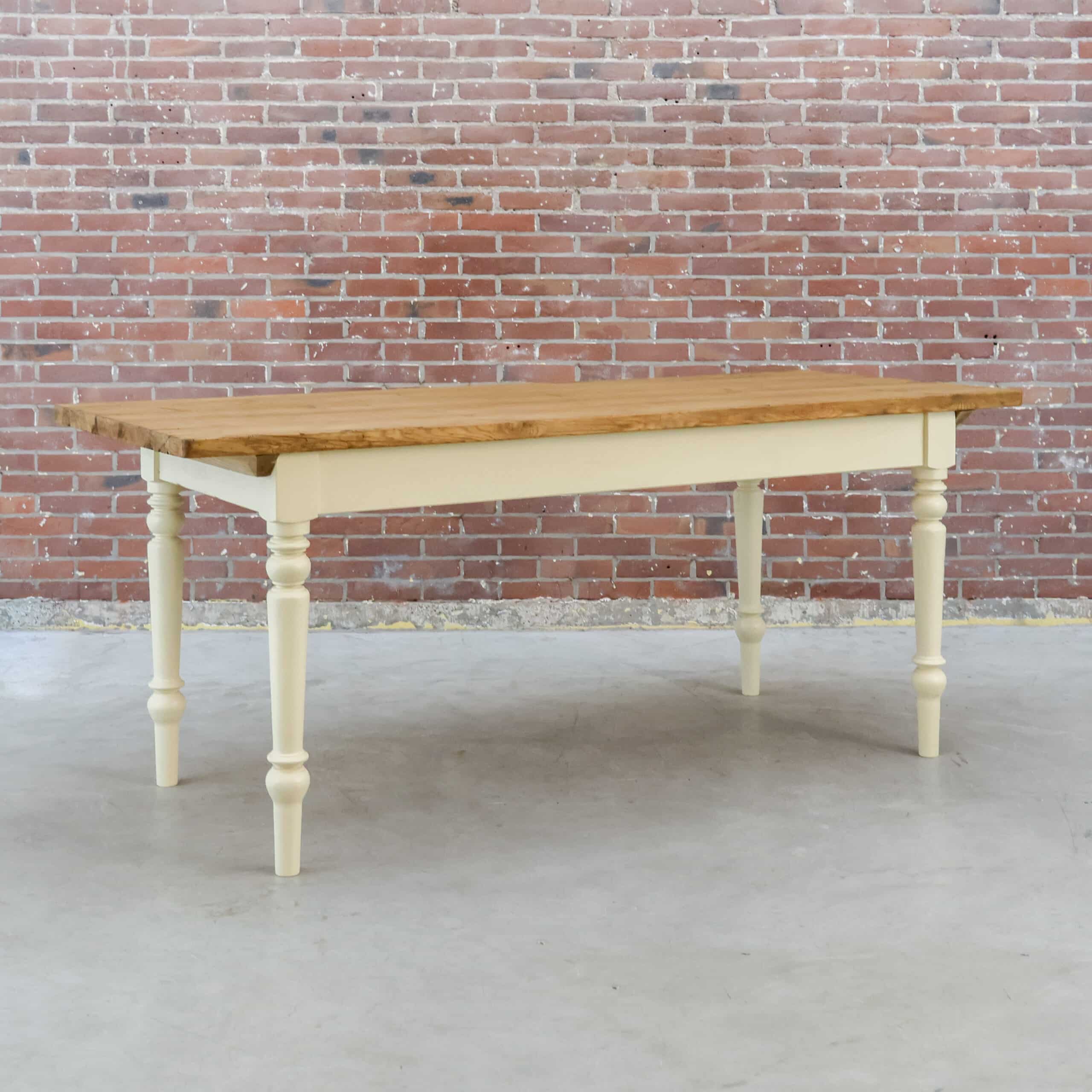Esstisch im Landhausstil