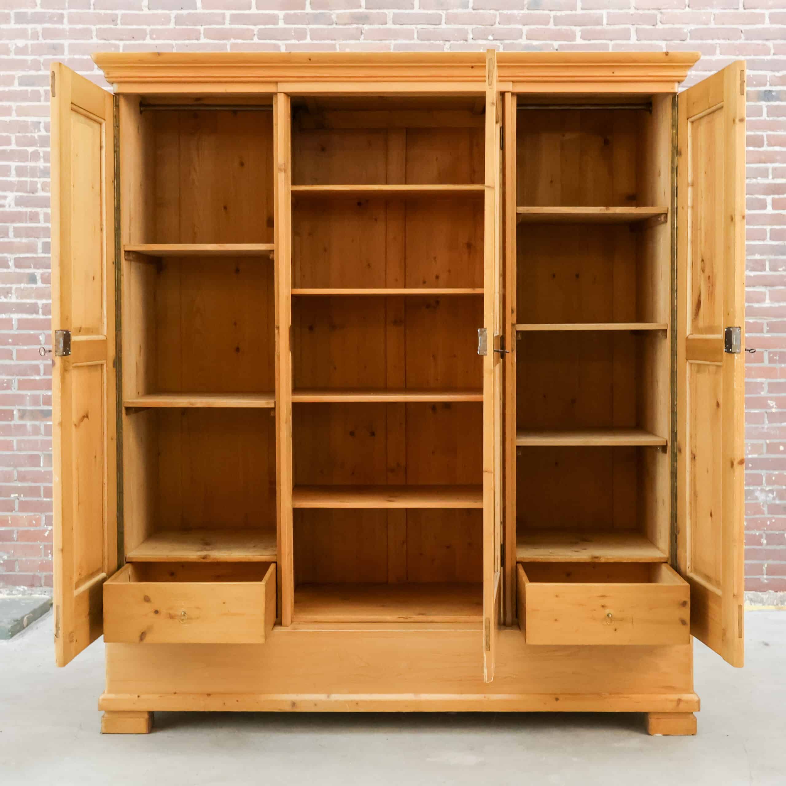 Dreitüriger Kleiderschrank aus Kiefernholz - Bild 2