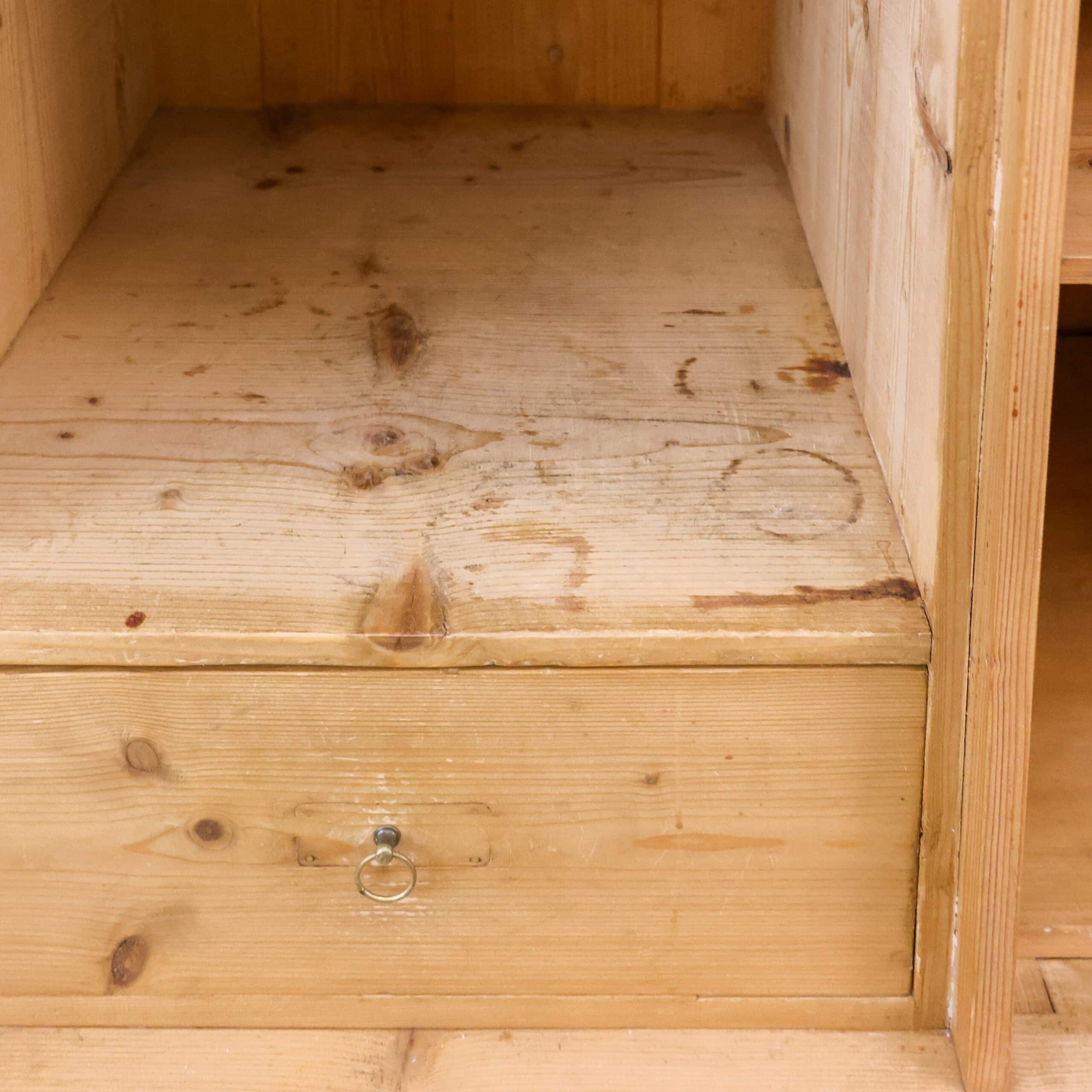 Dreitüriger Kleiderschrank aus Kiefernholz - Bild 3