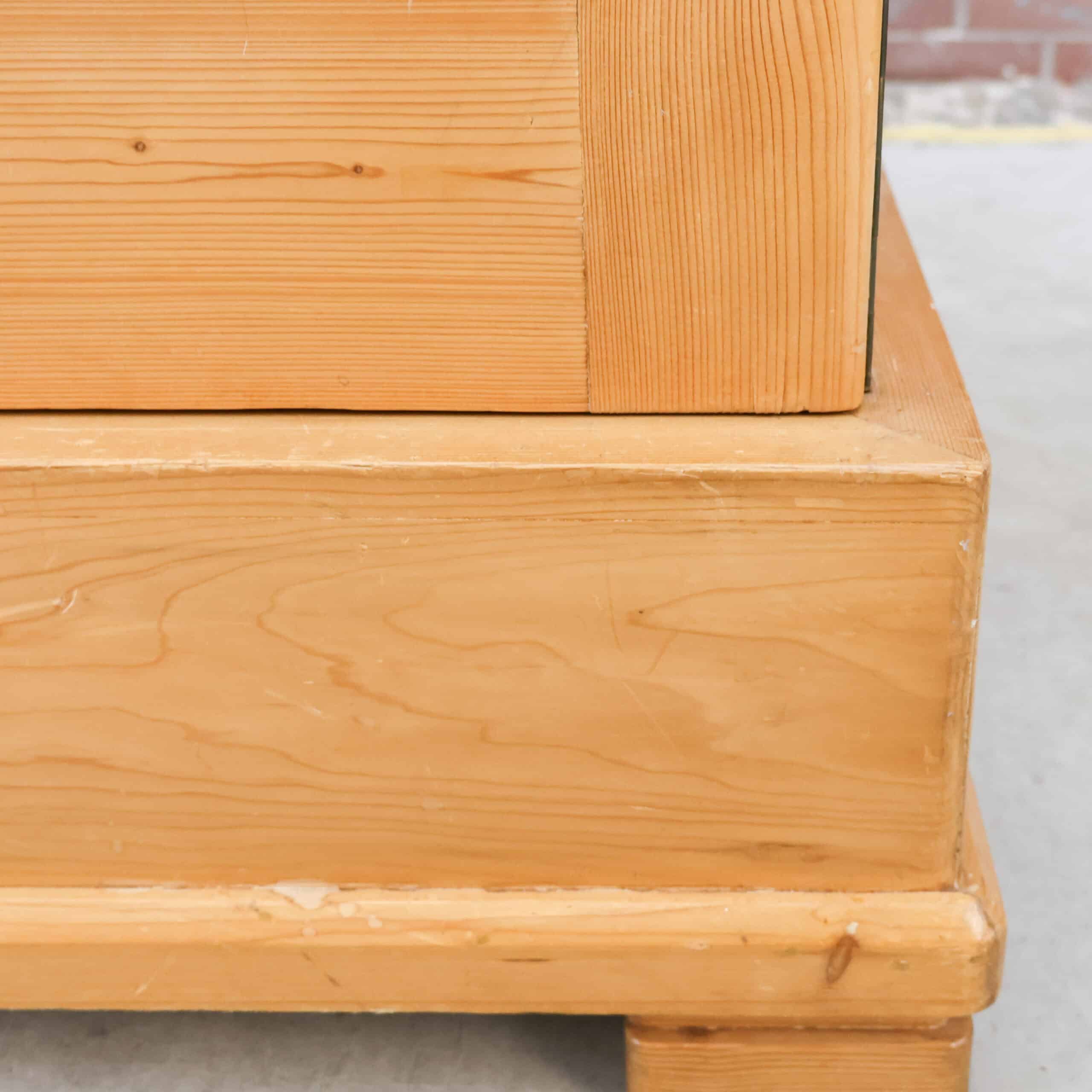Dreitüriger Kleiderschrank aus Kiefernholz - Bild 11