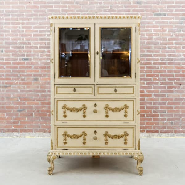 Vintage-Vitrine im Stil Louis XVI