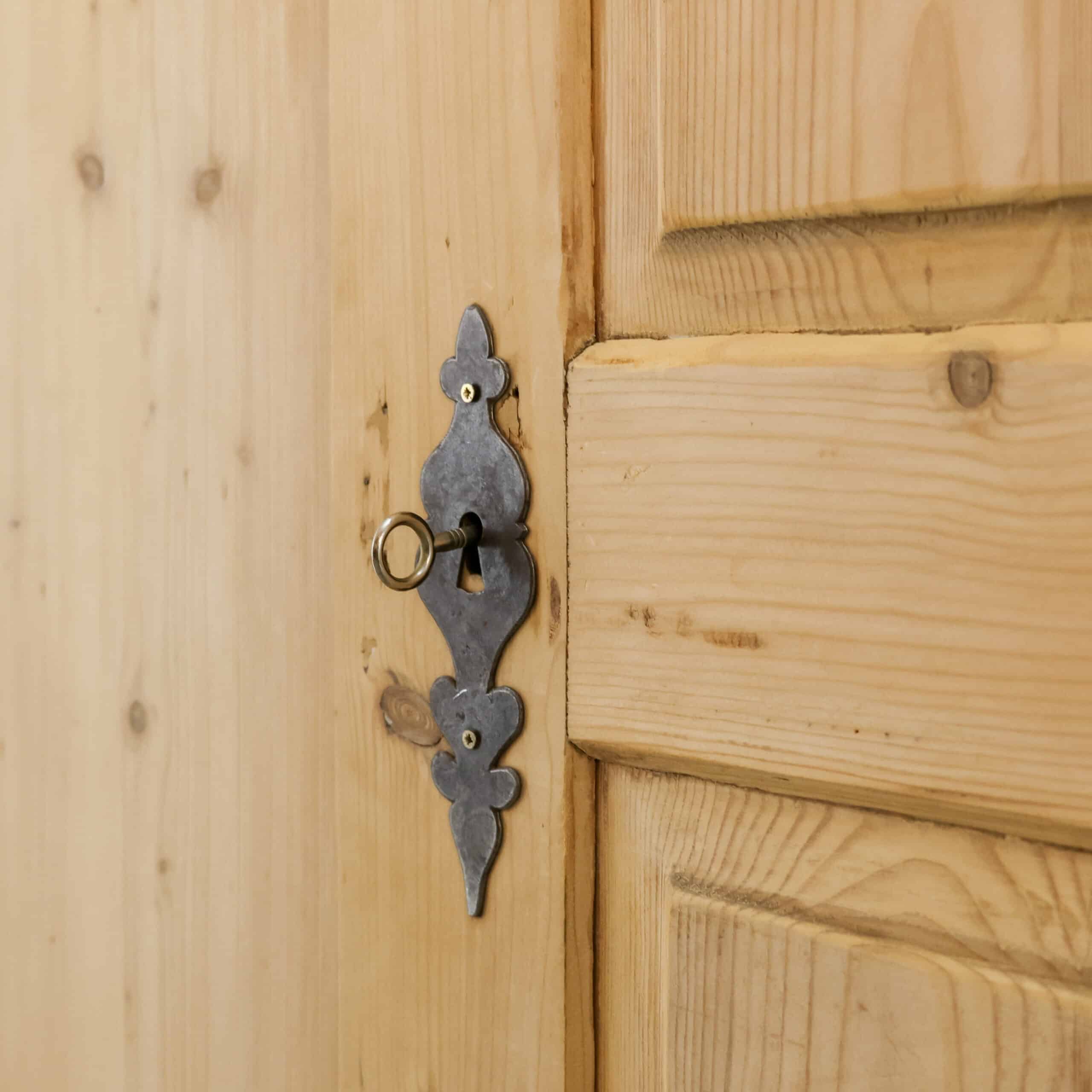 Eintüriger Kleiderschrank aus Kiefernholz - Bild 8