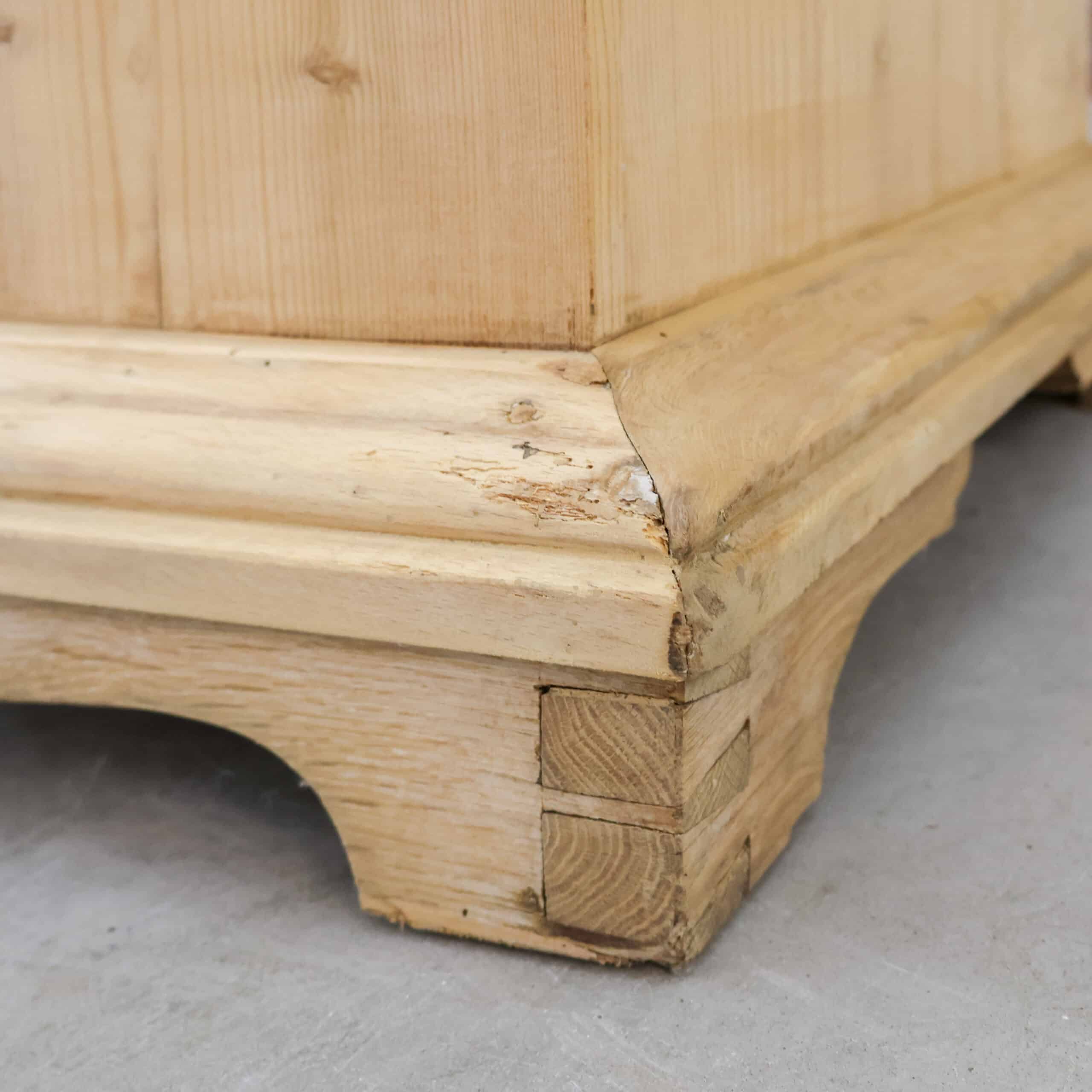 Eintüriger Kleiderschrank aus Kiefernholz - Bild 10