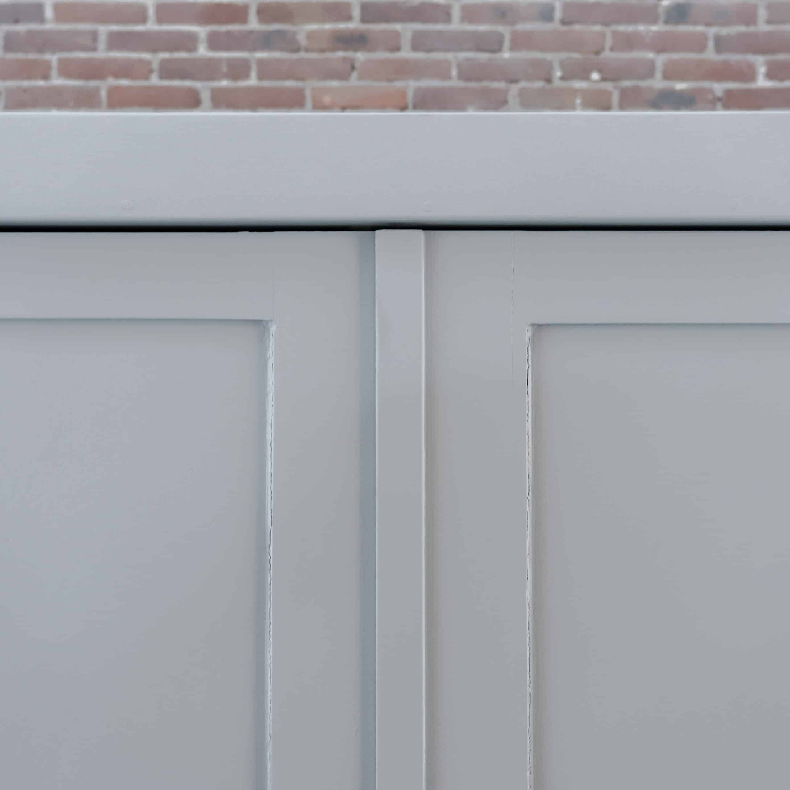 Grauer Kleiderschrank - Bild 2