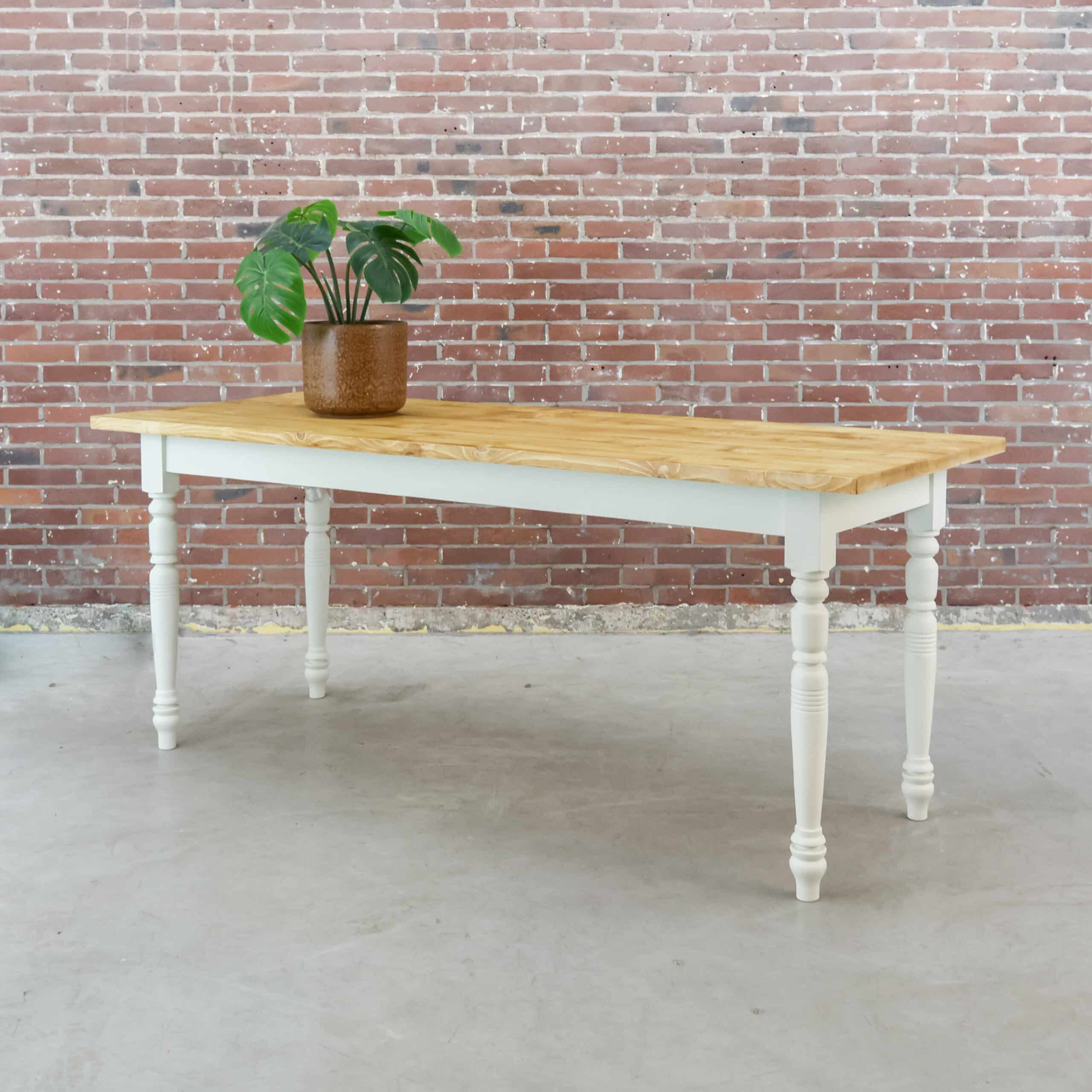 Esstisch im Landhausstil