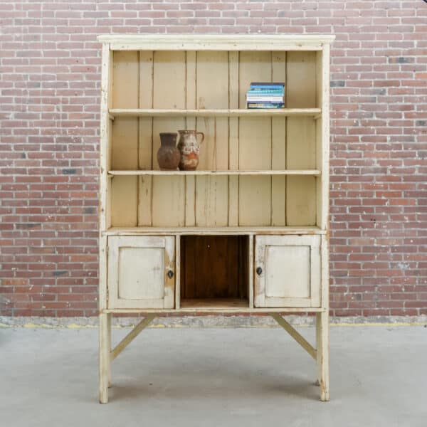 Brocante offener Schrank