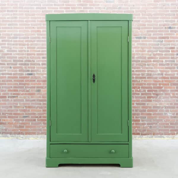 Brocante grüner Wäscheschrank