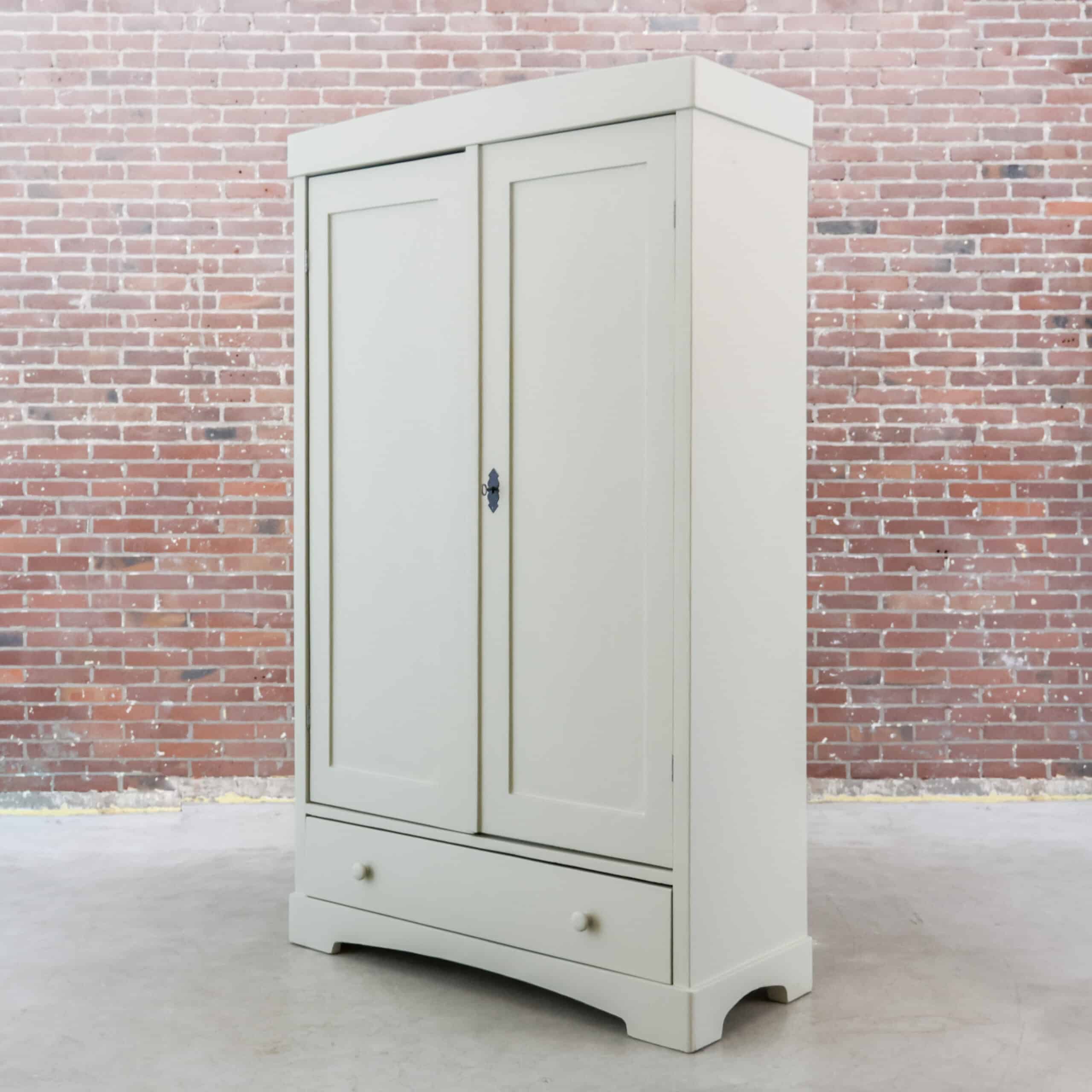Brocante-Leinenschrank in Creme-Grün – Abbildung 8