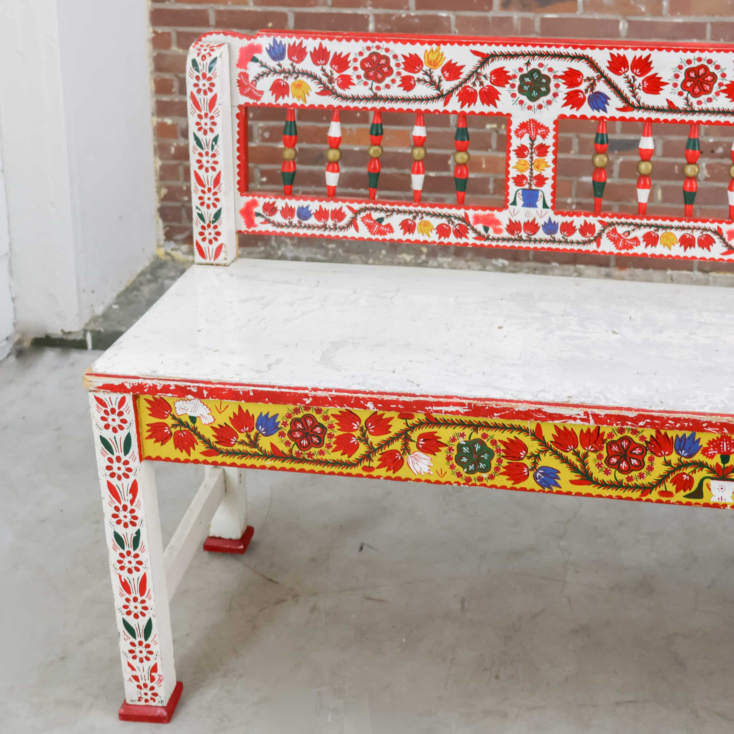 Traditionell handbemaltes Sofa – Abbildung 8
