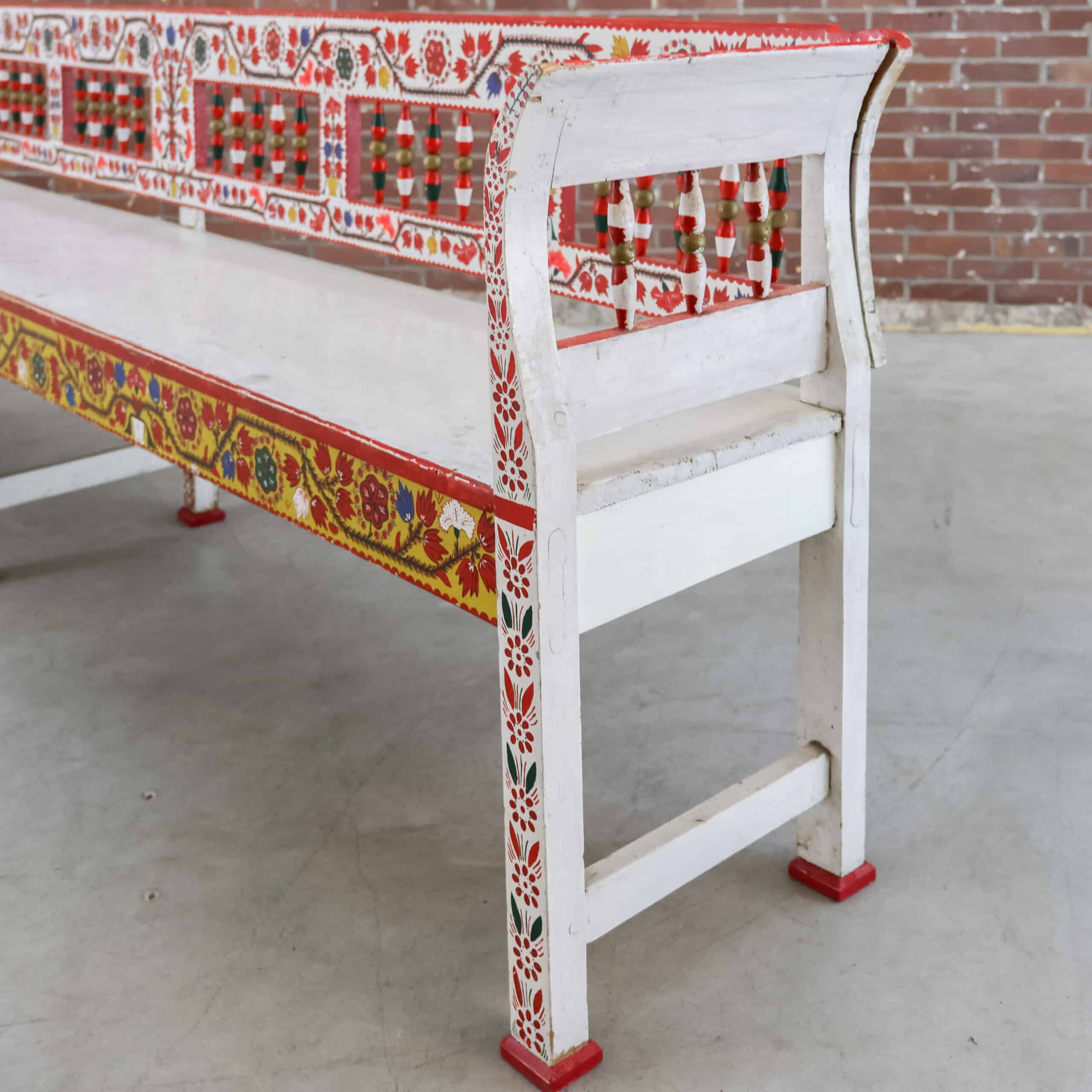 Traditionell handbemaltes Sofa – Abbildung 9