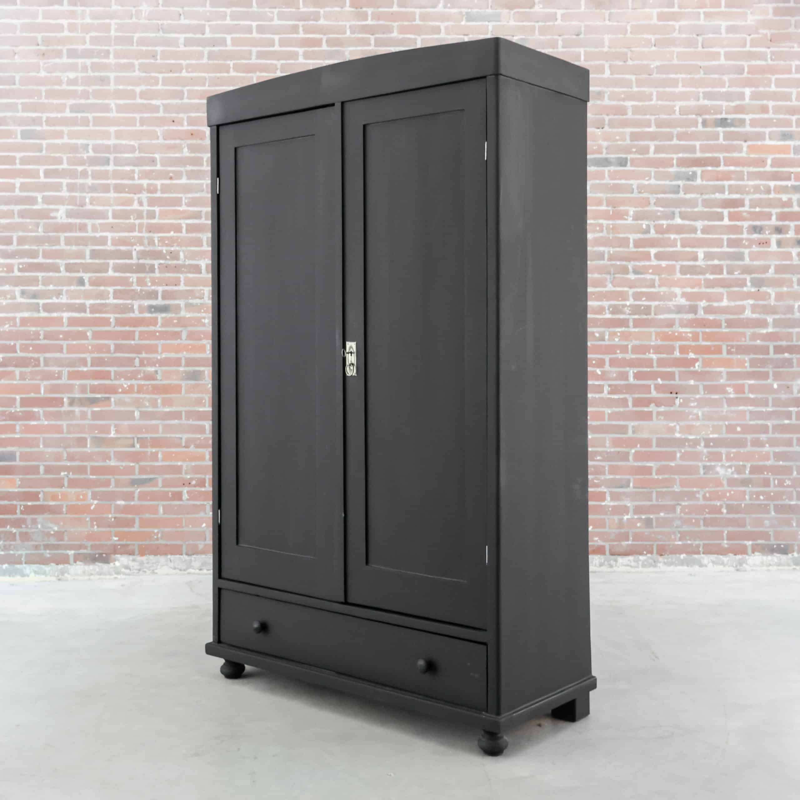 Schwarzer Wäscheschrank - Bild 8