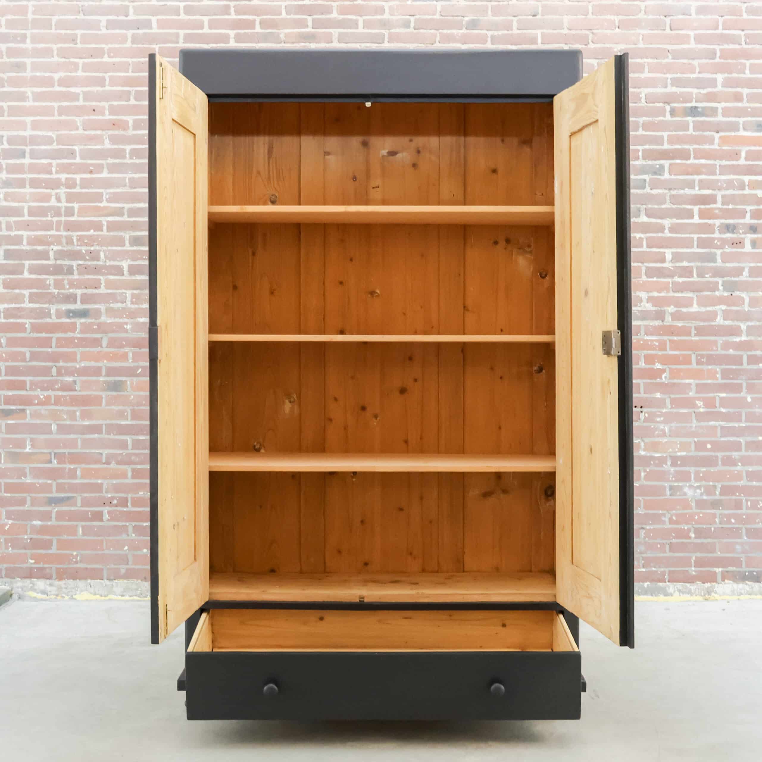 Schwarzer Wäscheschrank - Bild 2