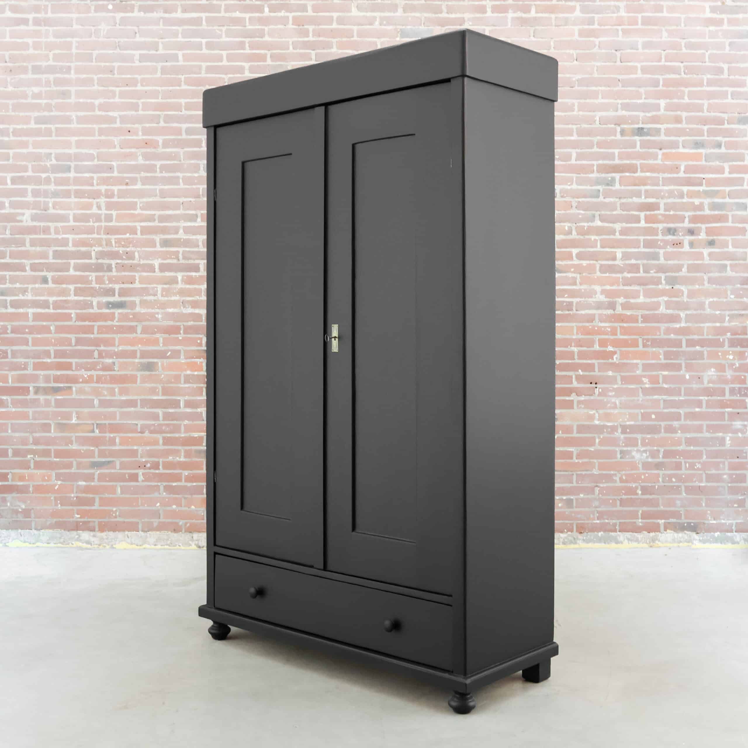 Schwarzer Wäscheschrank - Bild 7