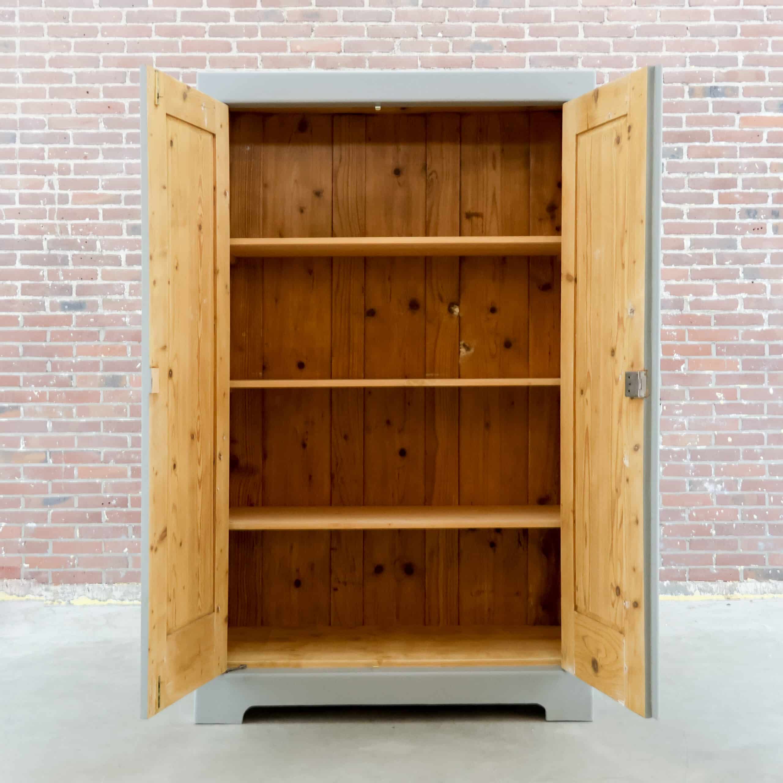 Grauer Kleiderschrank - Bild 2