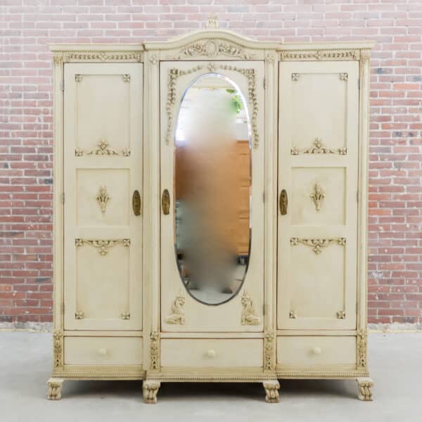 Brocante Dreitüriger Wäscheschrank