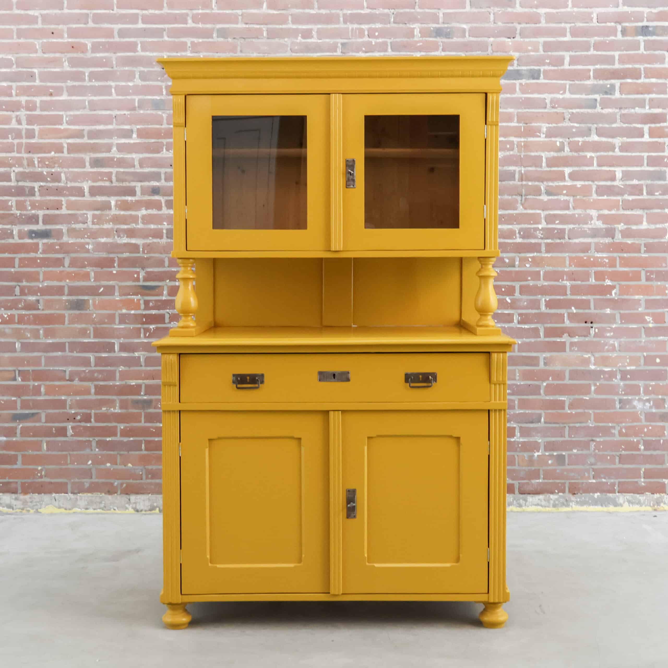 Brocante gelbes Sideboard