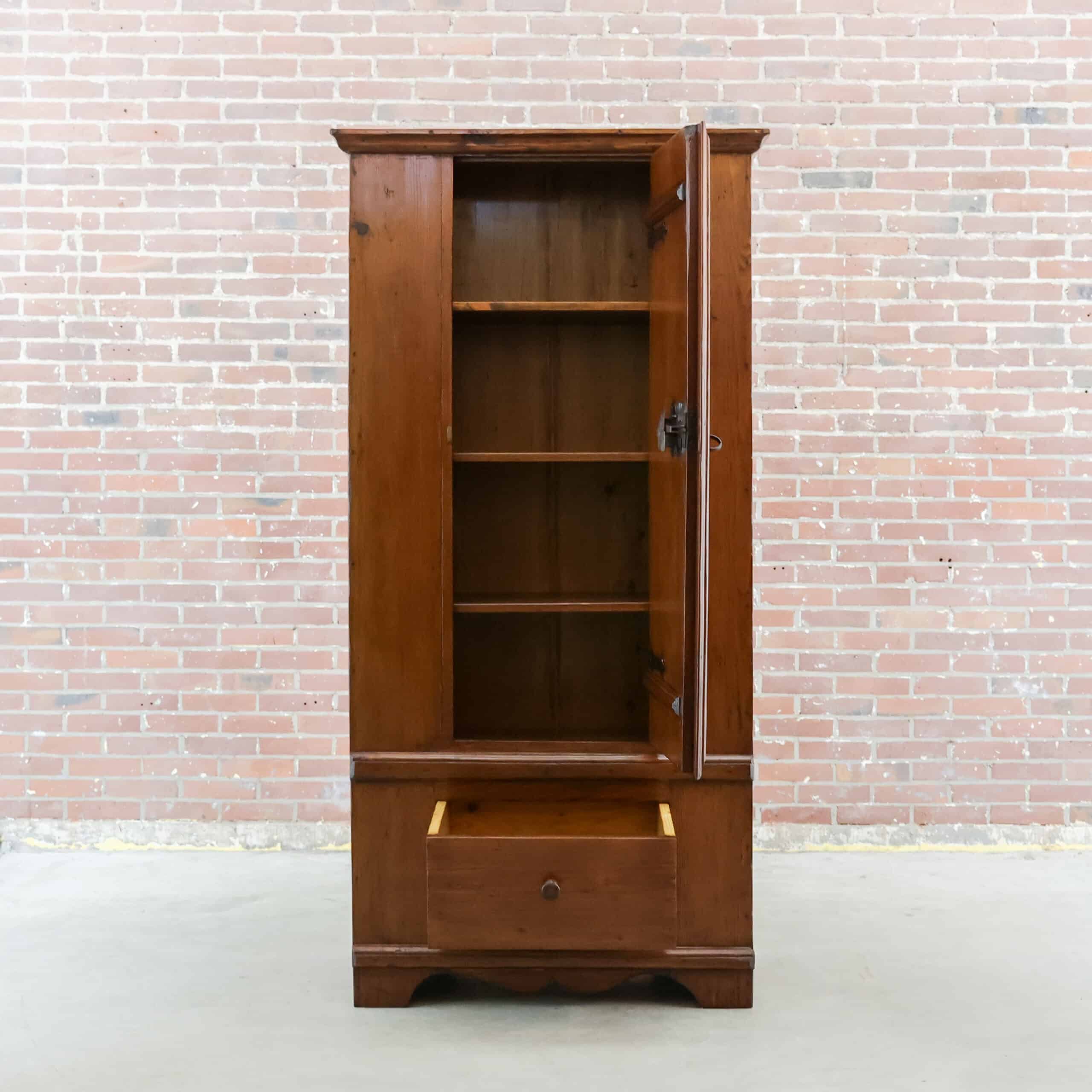 Antiker Einzeltürschrank – Abbildung 2