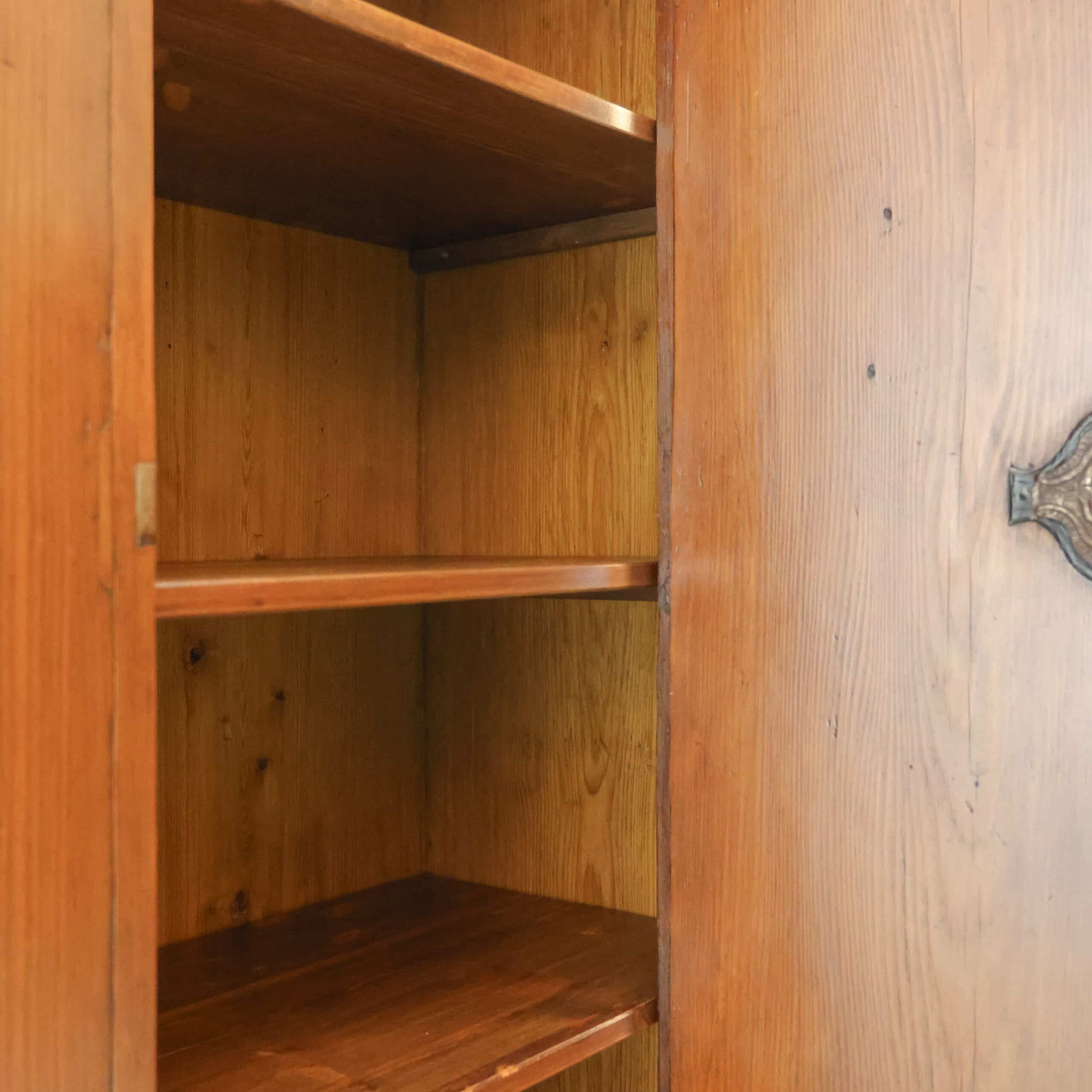 Antiker Einzeltürschrank – Abbildung 4