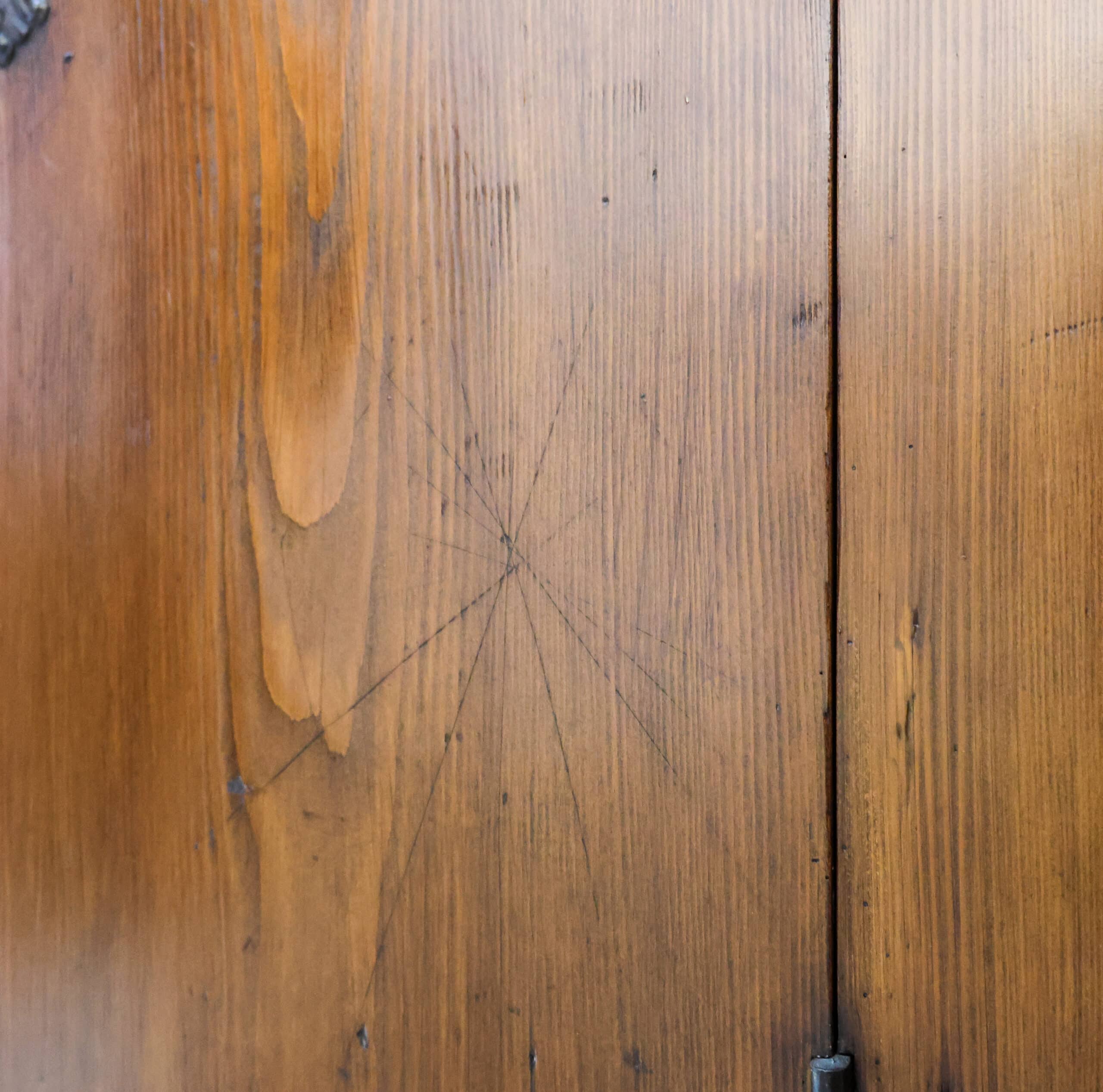 Antiker Einzeltürschrank – Abbildung 9