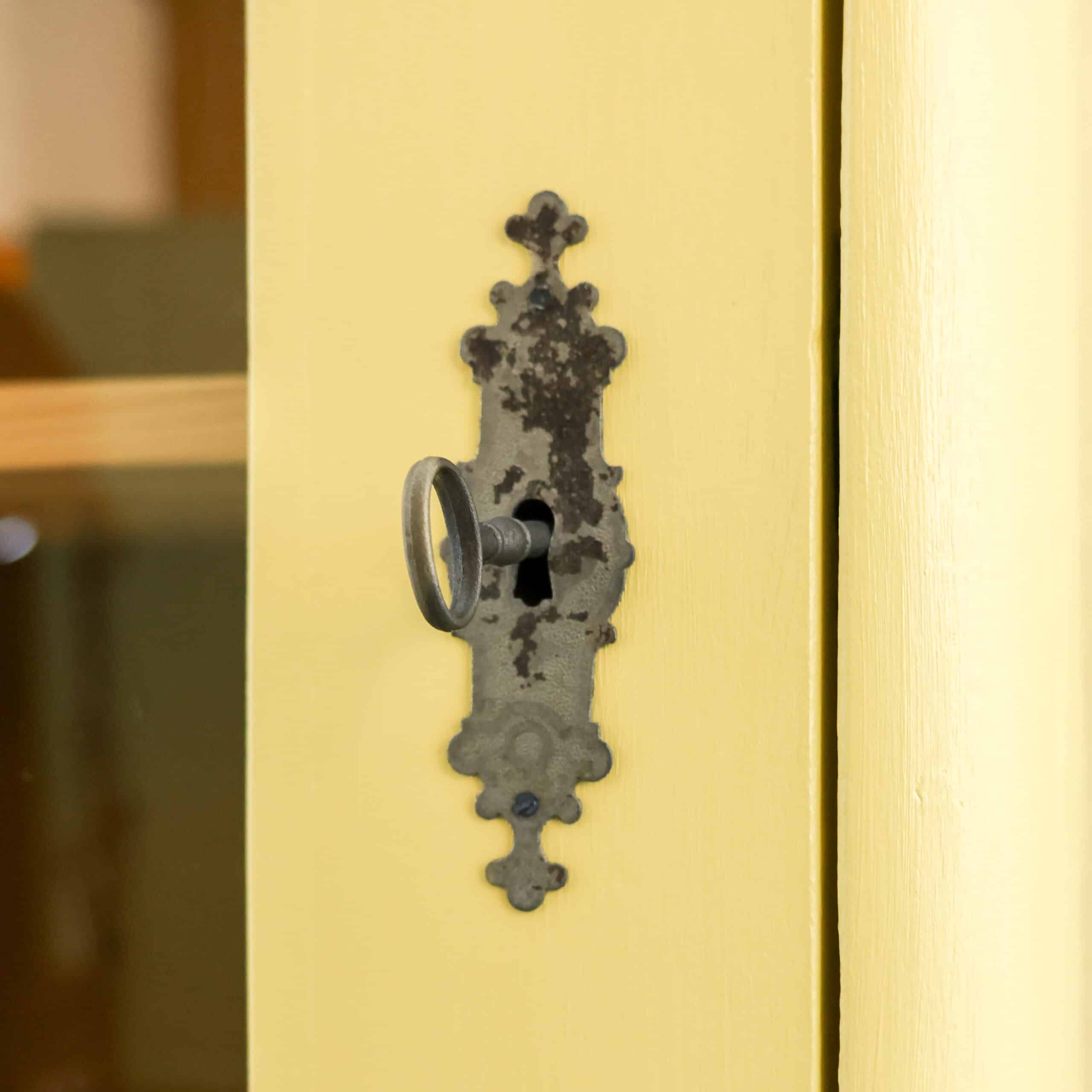 Gelbe eintürige Vitrine – Abbildung 5