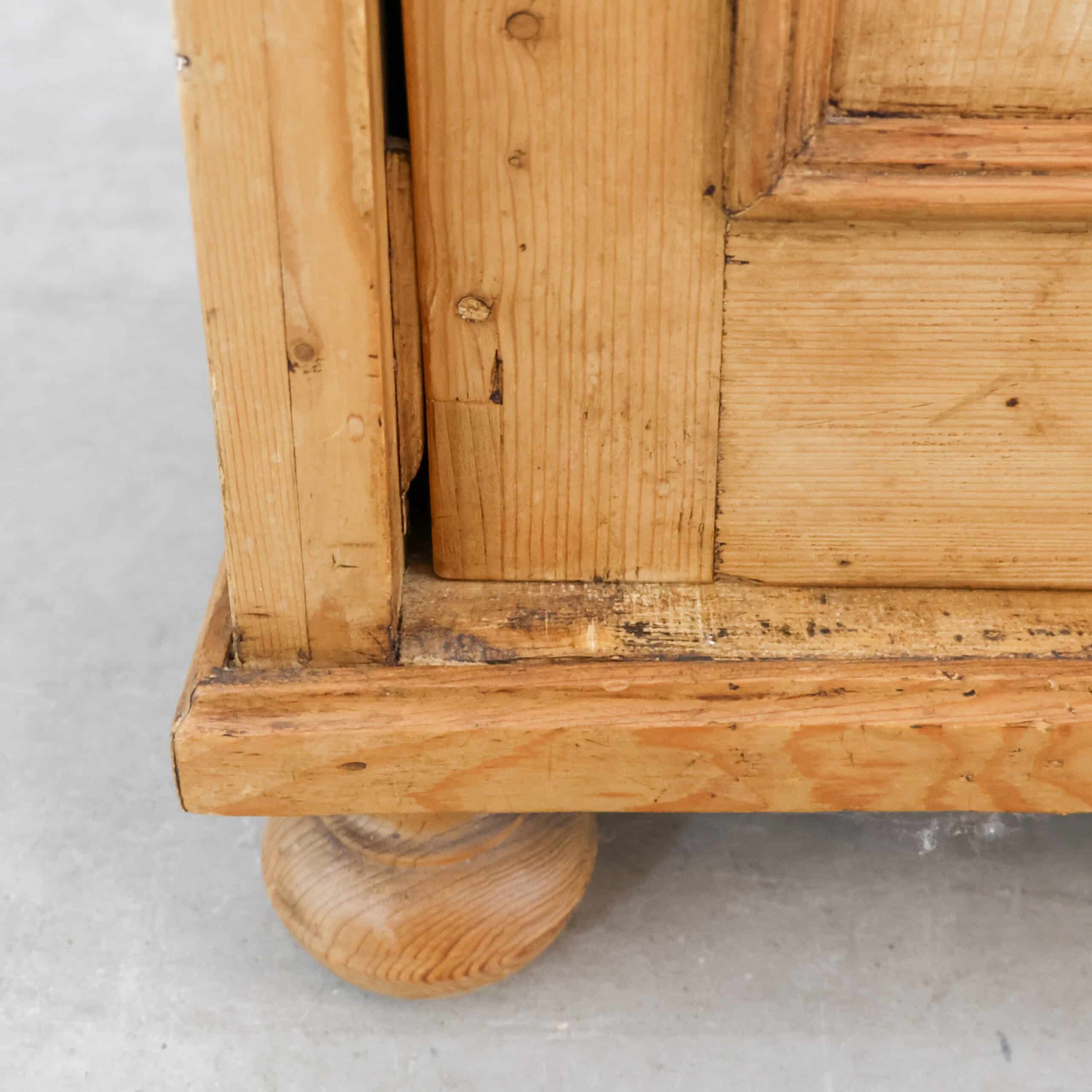 Vitrine aus Kiefernholz - Bild 7