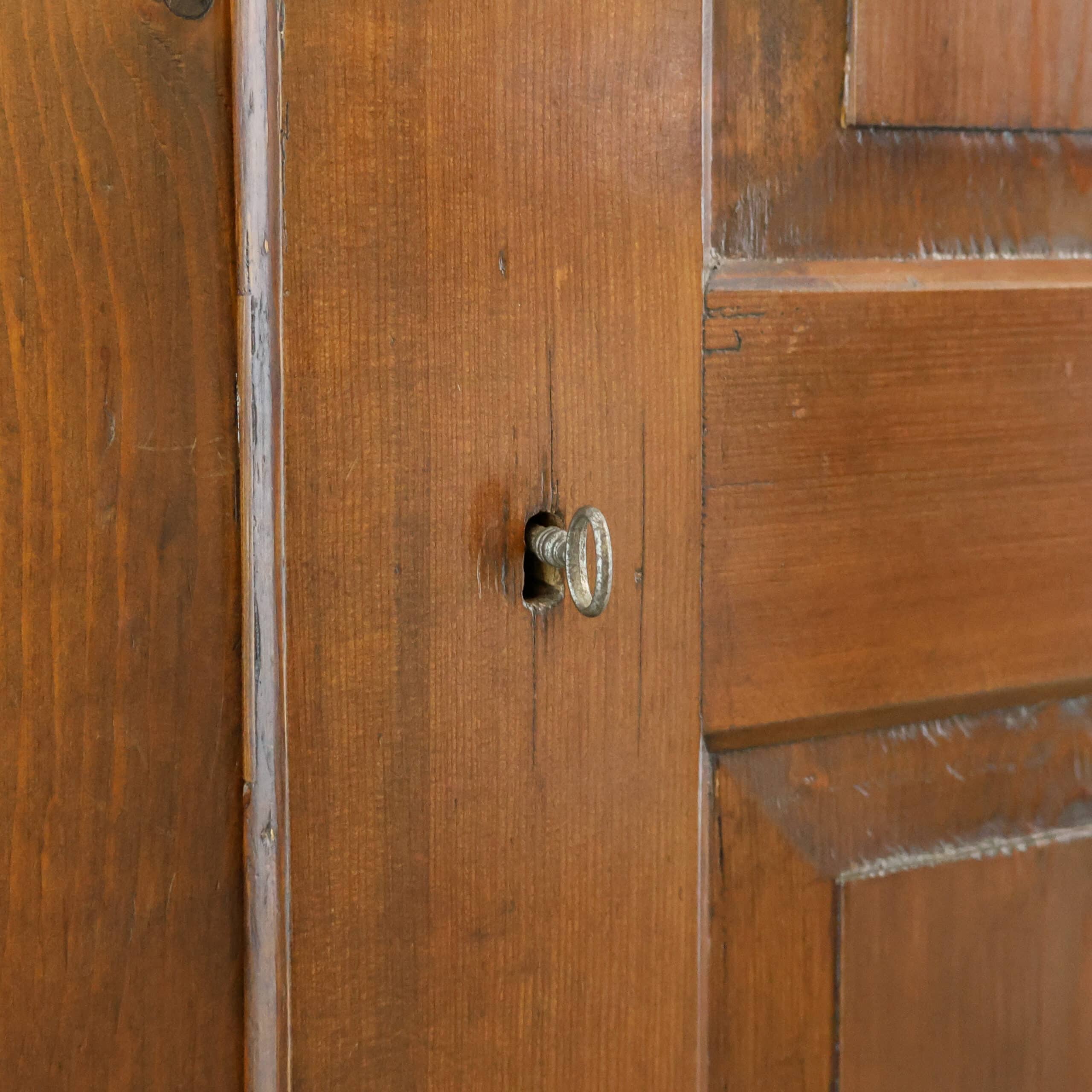 Antiker Einzeltürschrank – Abbildung 5