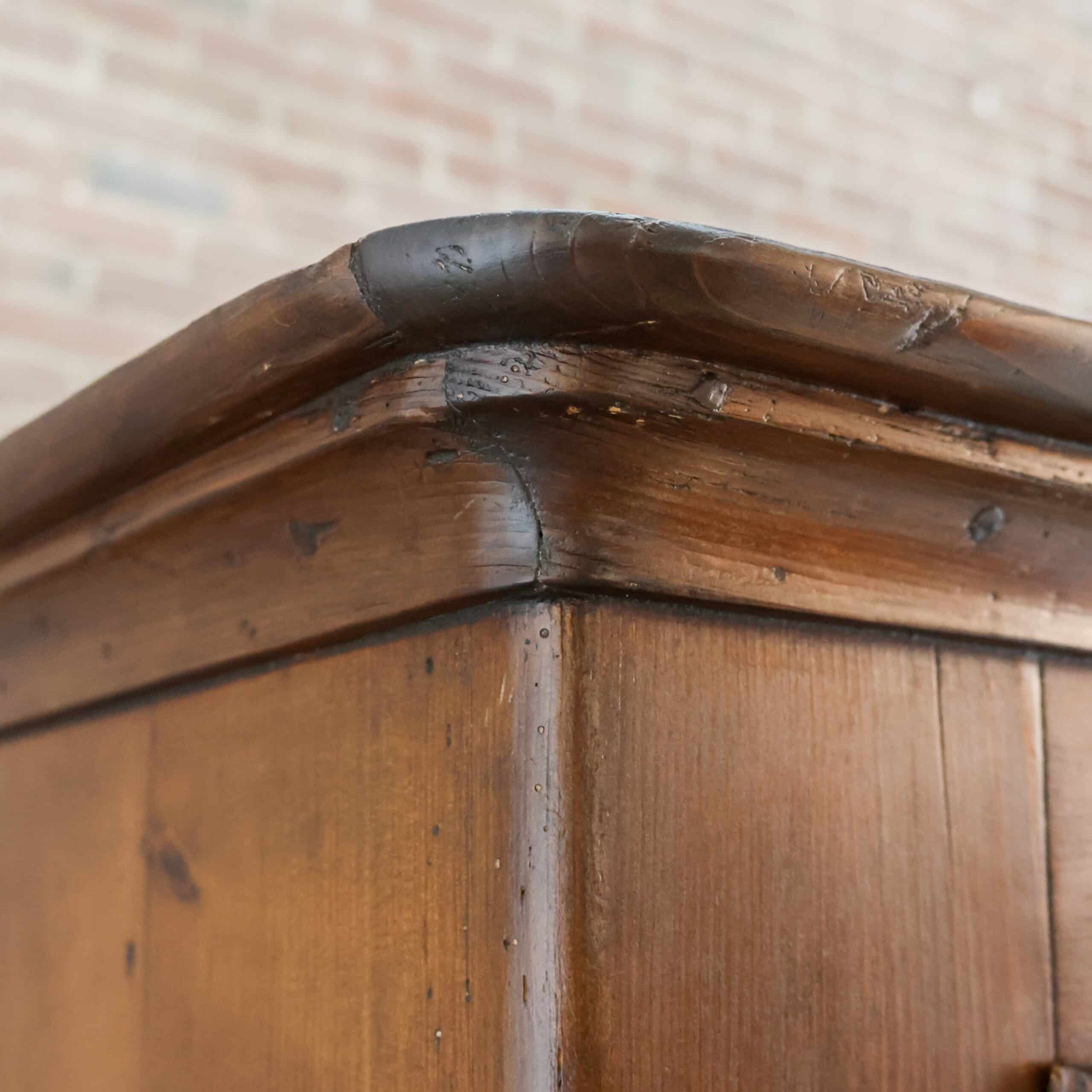 Antiker Einzeltürschrank – Abbildung 4