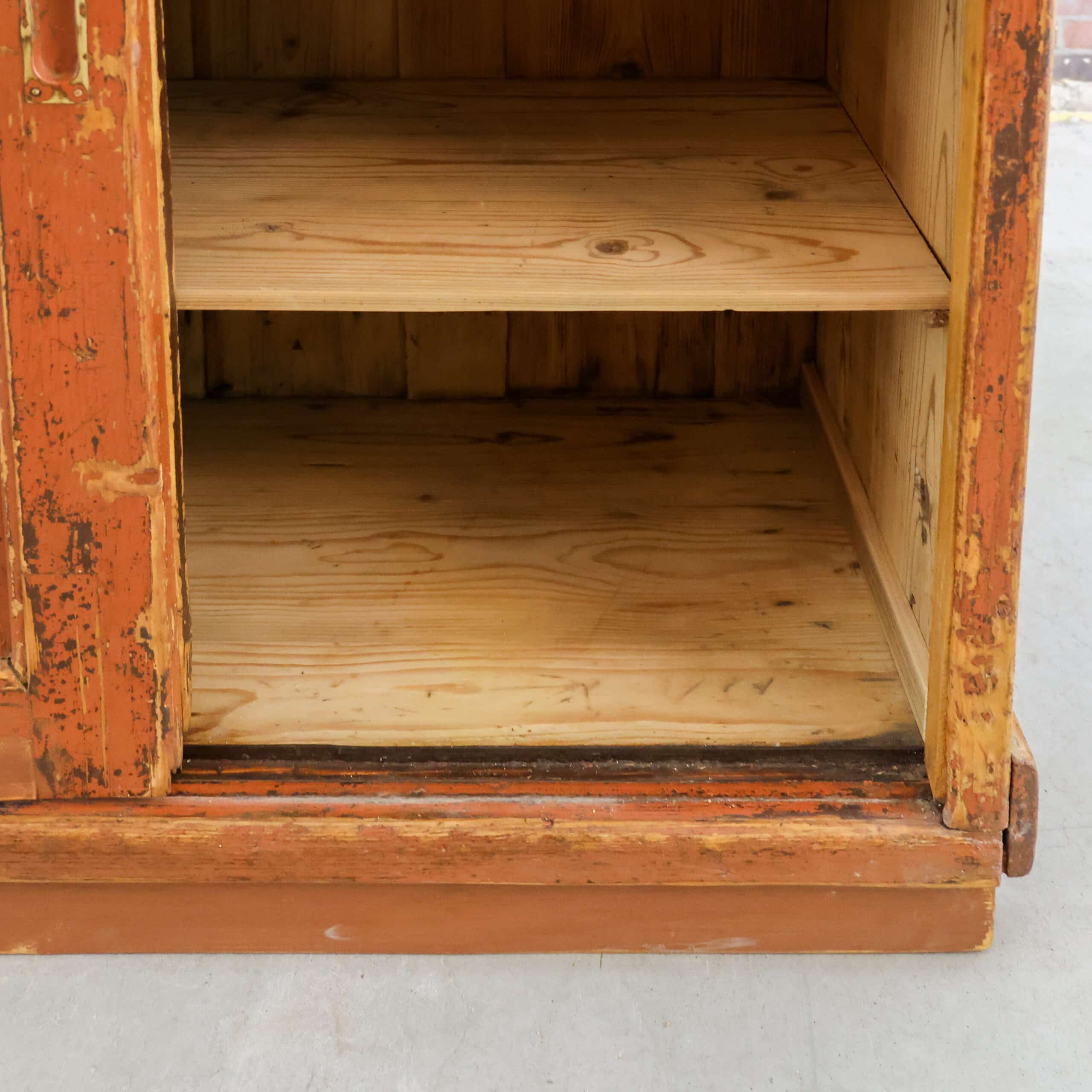 Brocante-Sideboard mit Schiebetüren – Abbildung 4