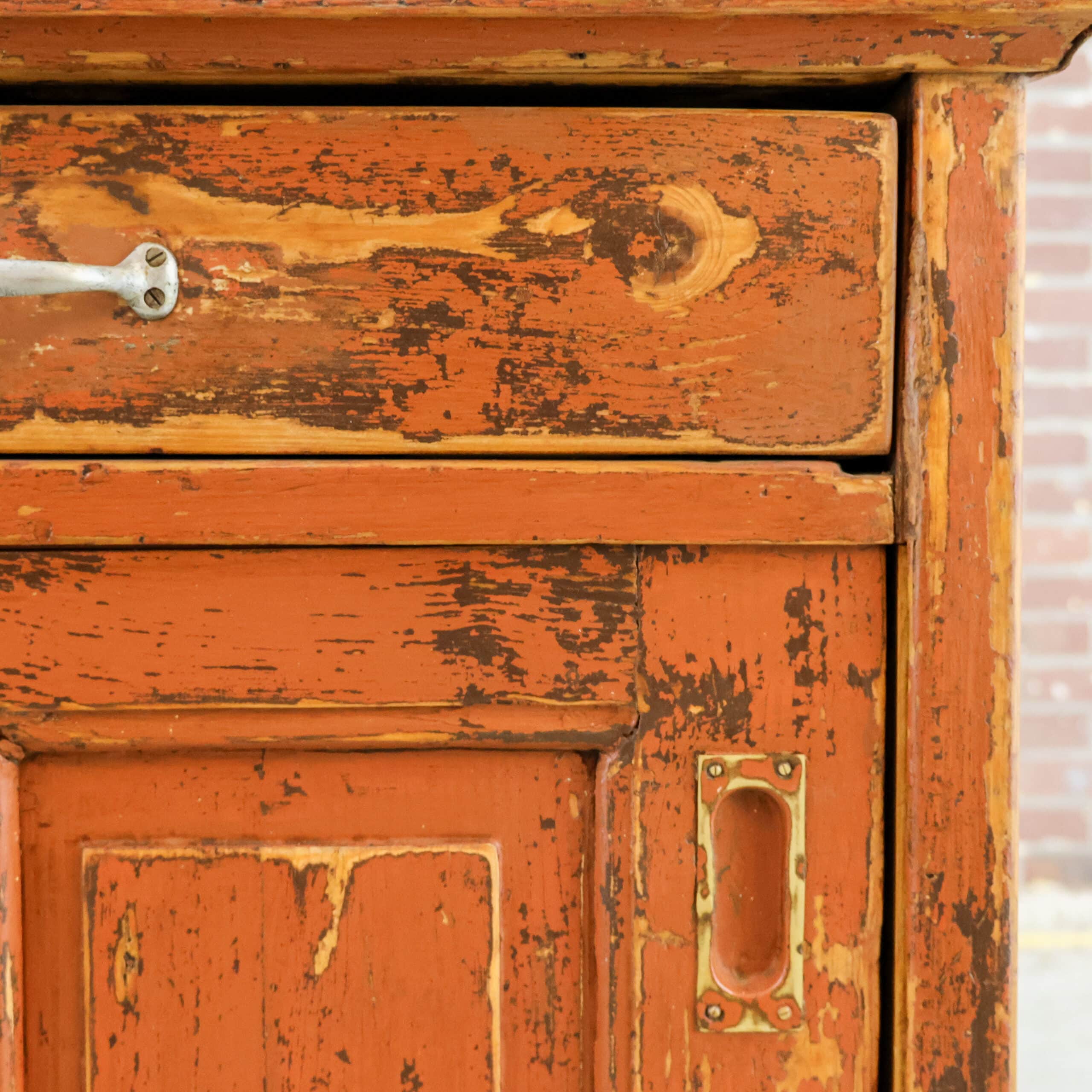 Brocante-Sideboard mit Schiebetüren – Abbildung 9