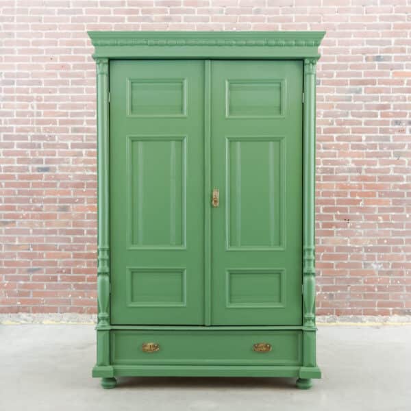 Brocante grüner Wäscheschrank