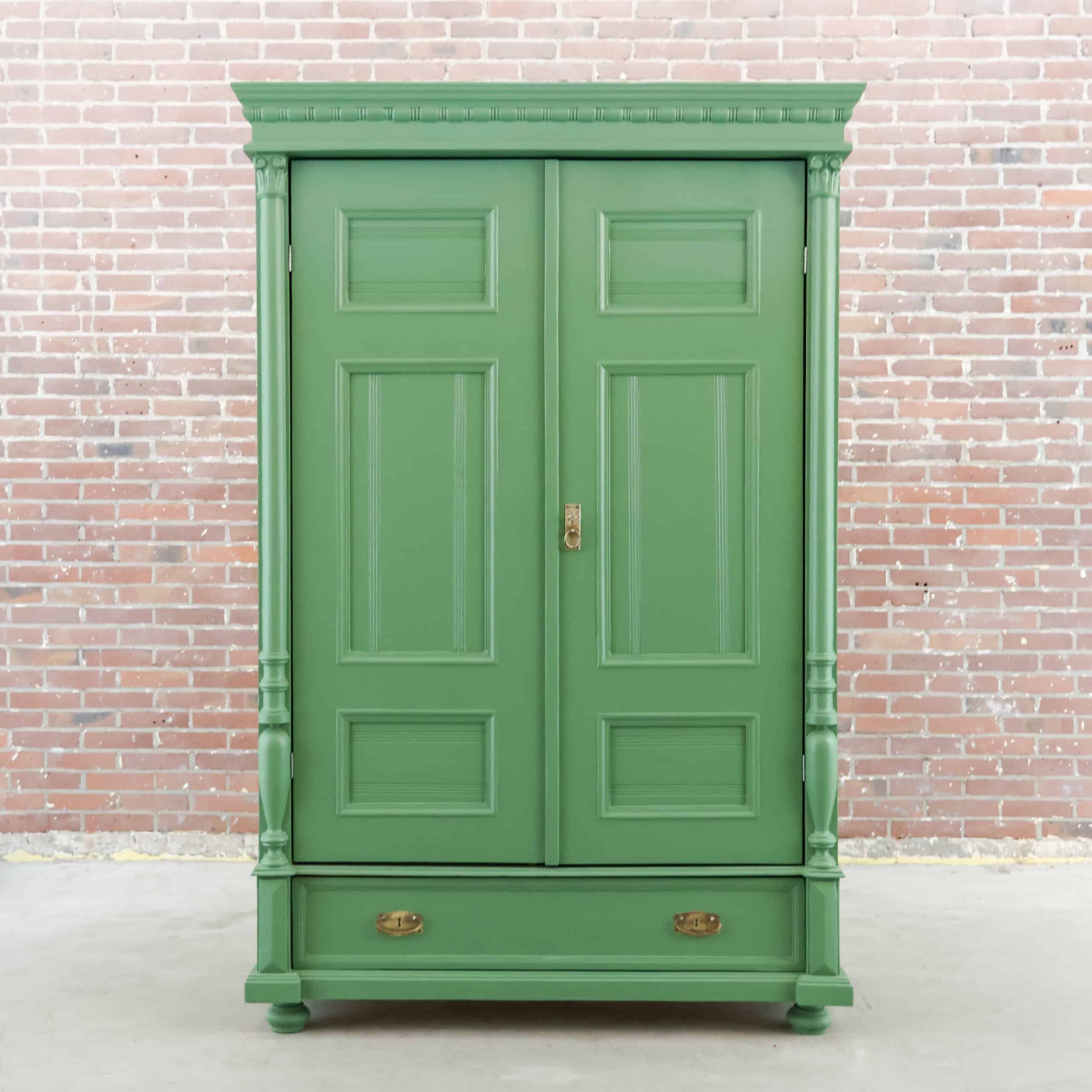 Brocante grüner Wäscheschrank