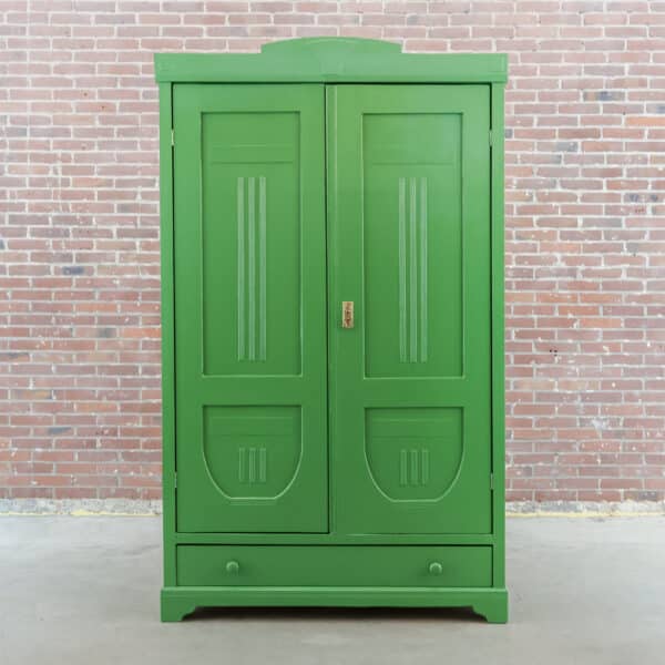 Brocante grüner Wäscheschrank