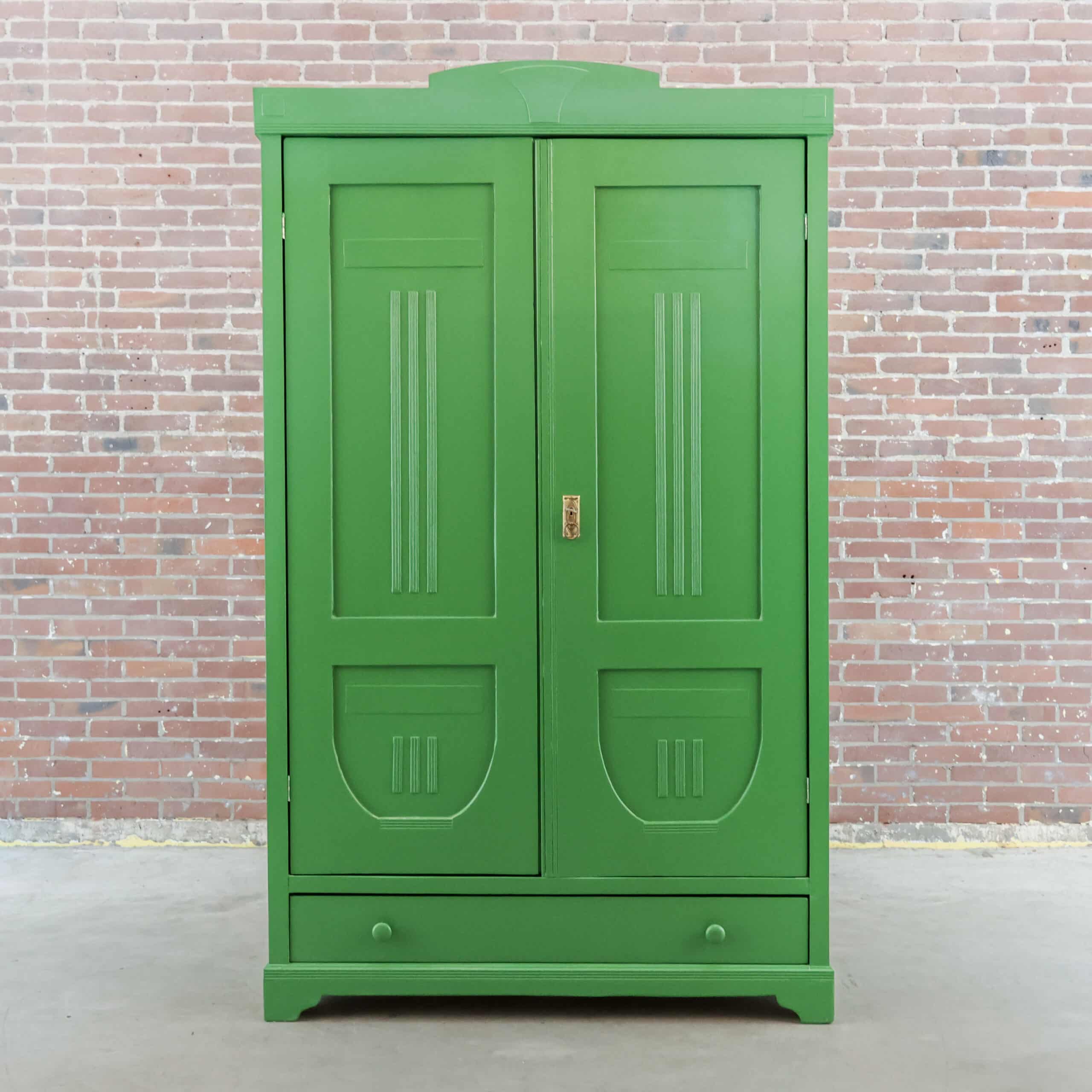 Brocante grüner Wäscheschrank