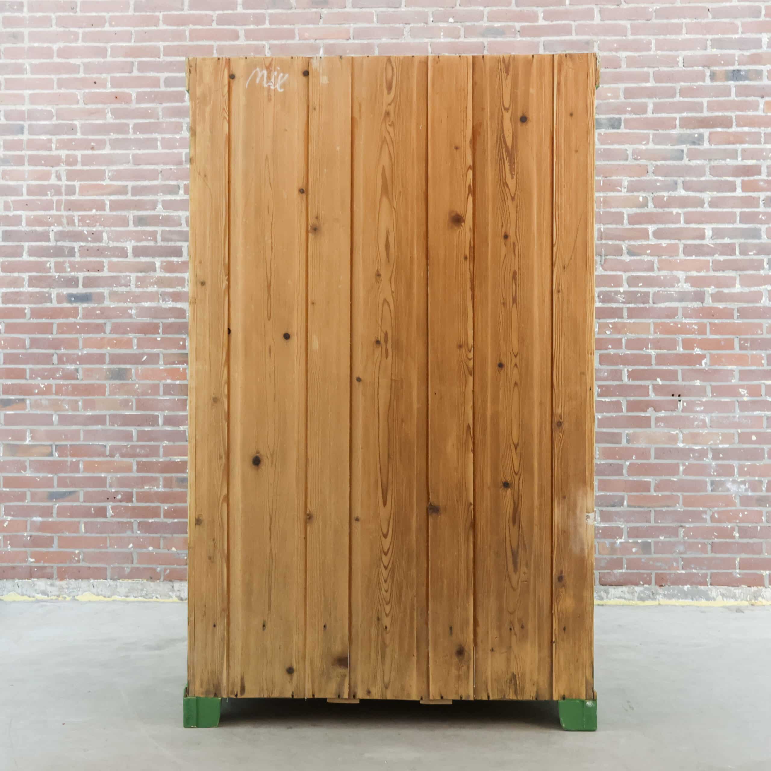 Grüner Brokat-Wäscheschrank - Bild 9
