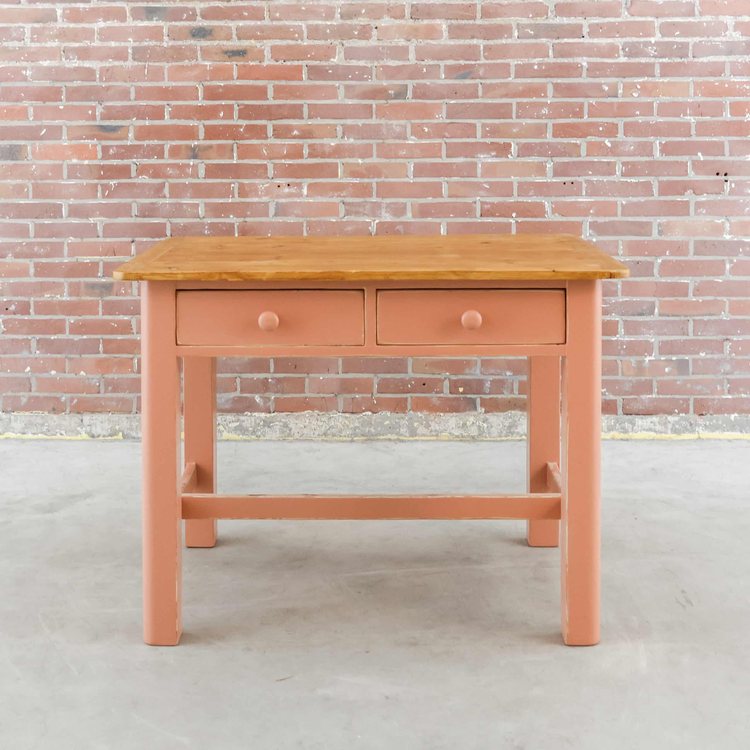 Rustikaler Tisch