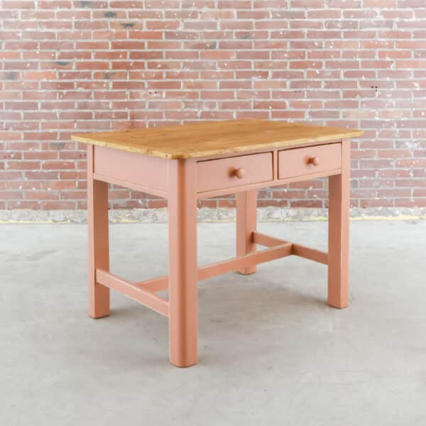 Rustikaler Tisch