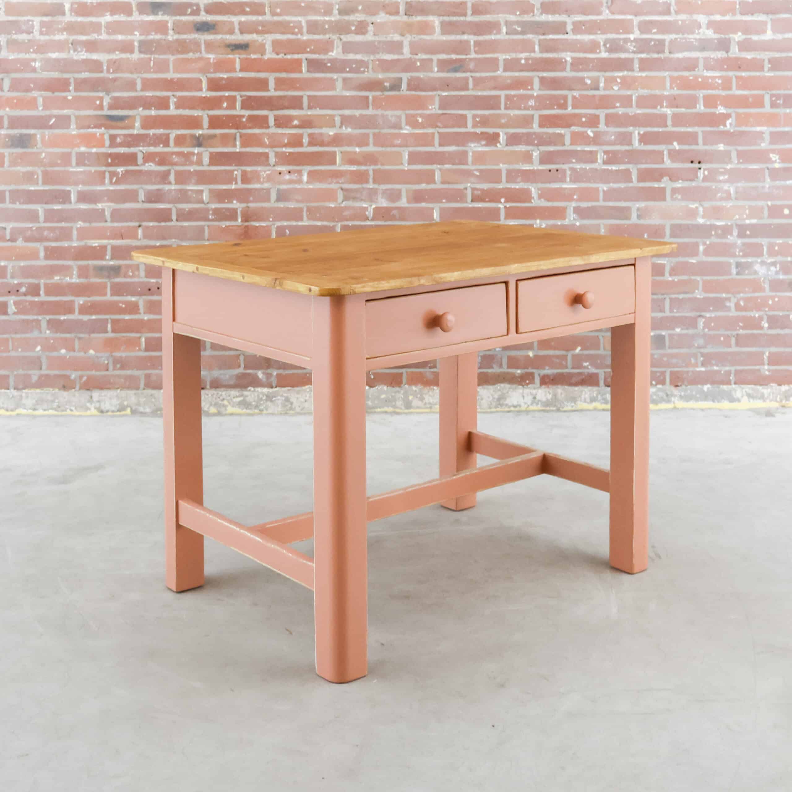 Rustikaler Tisch