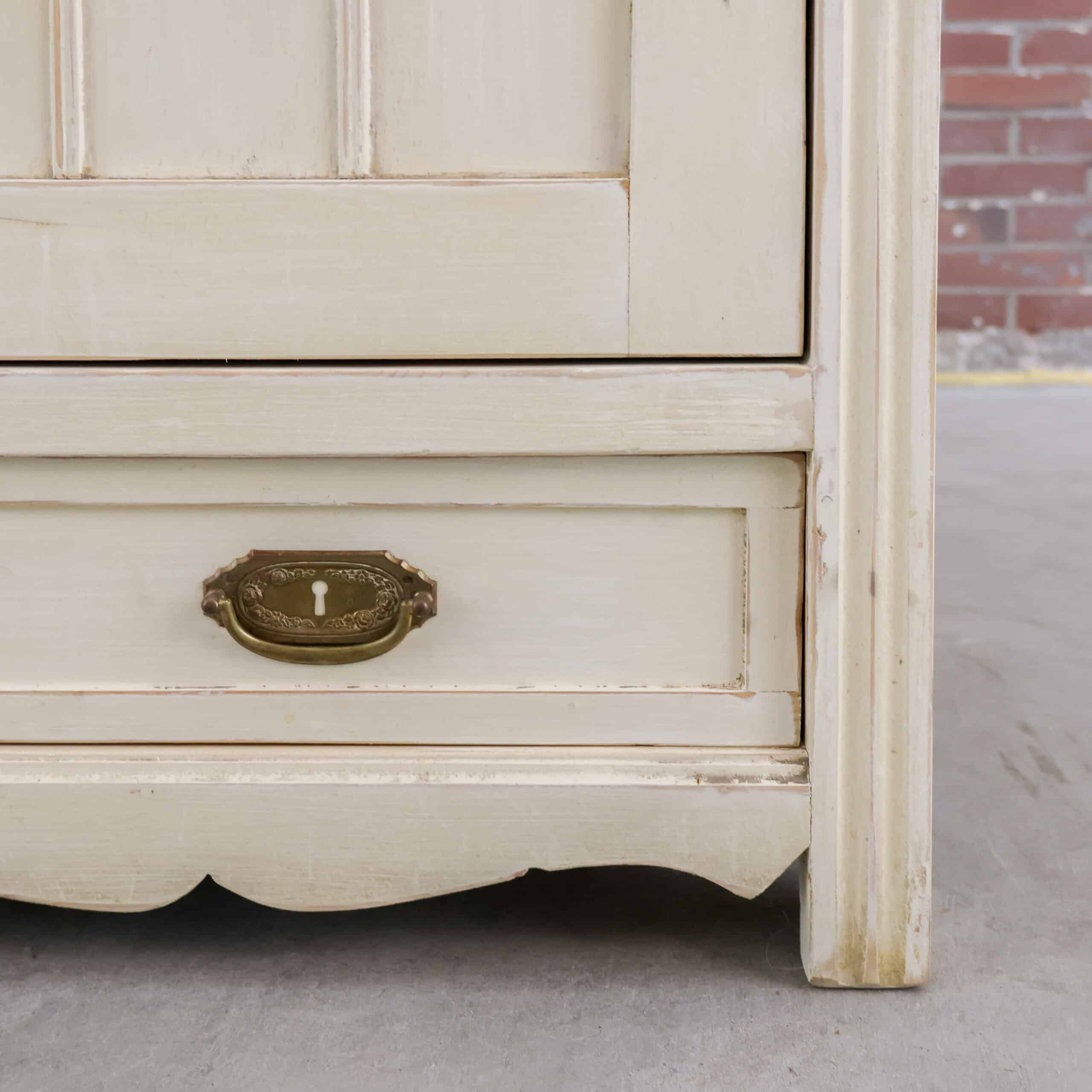 Brocante cremefarbener Wäscheschrank - Bild 7