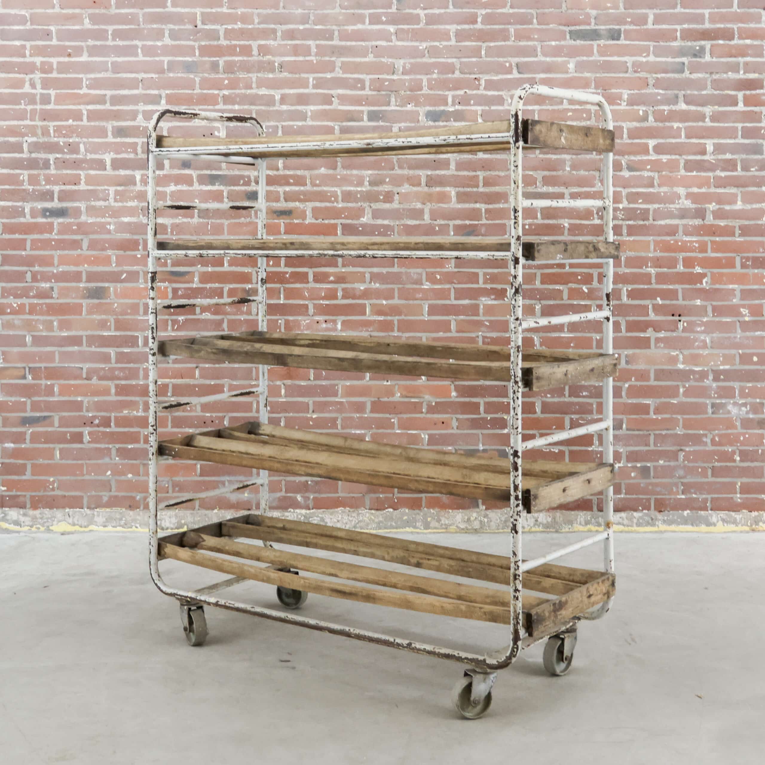 Vintage-Bäckerwagen im Industriestil