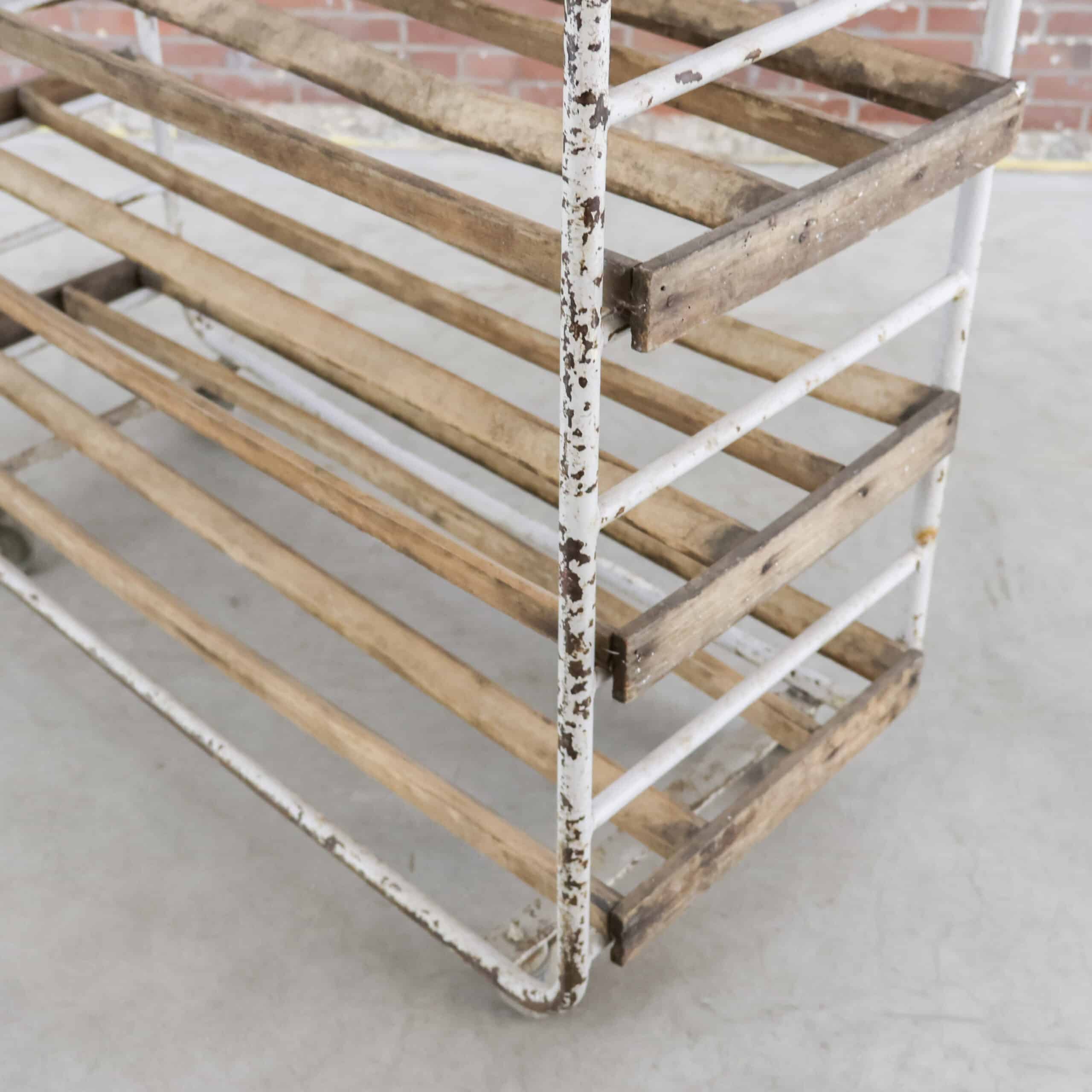 Vintage-Bäckerwagen im Industriestil – Abbildung 8