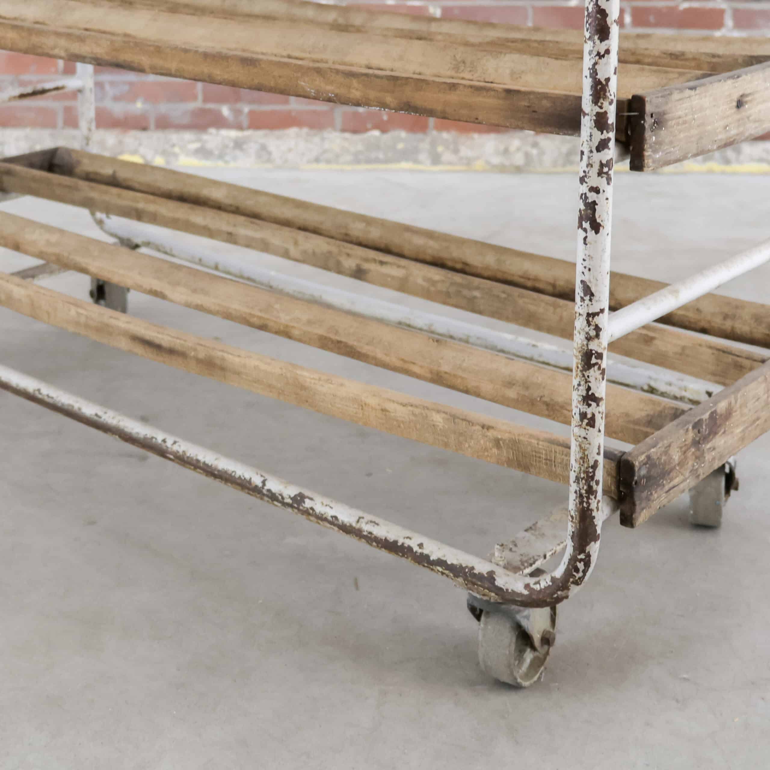 Vintage-Bäckerwagen im Industriestil – Abbildung 9