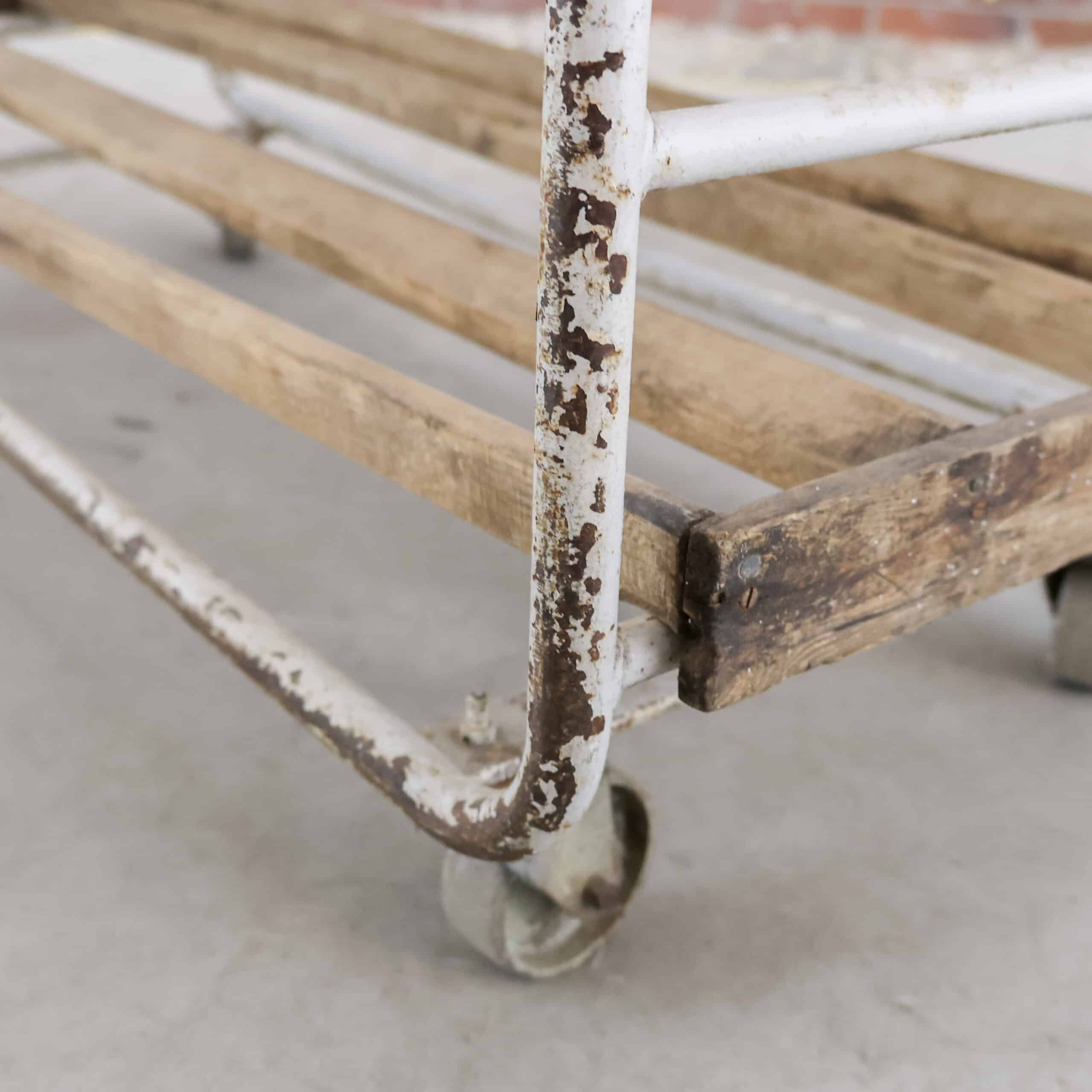 Vintage-Bäckerwagen im Industriestil – Abbildung 10