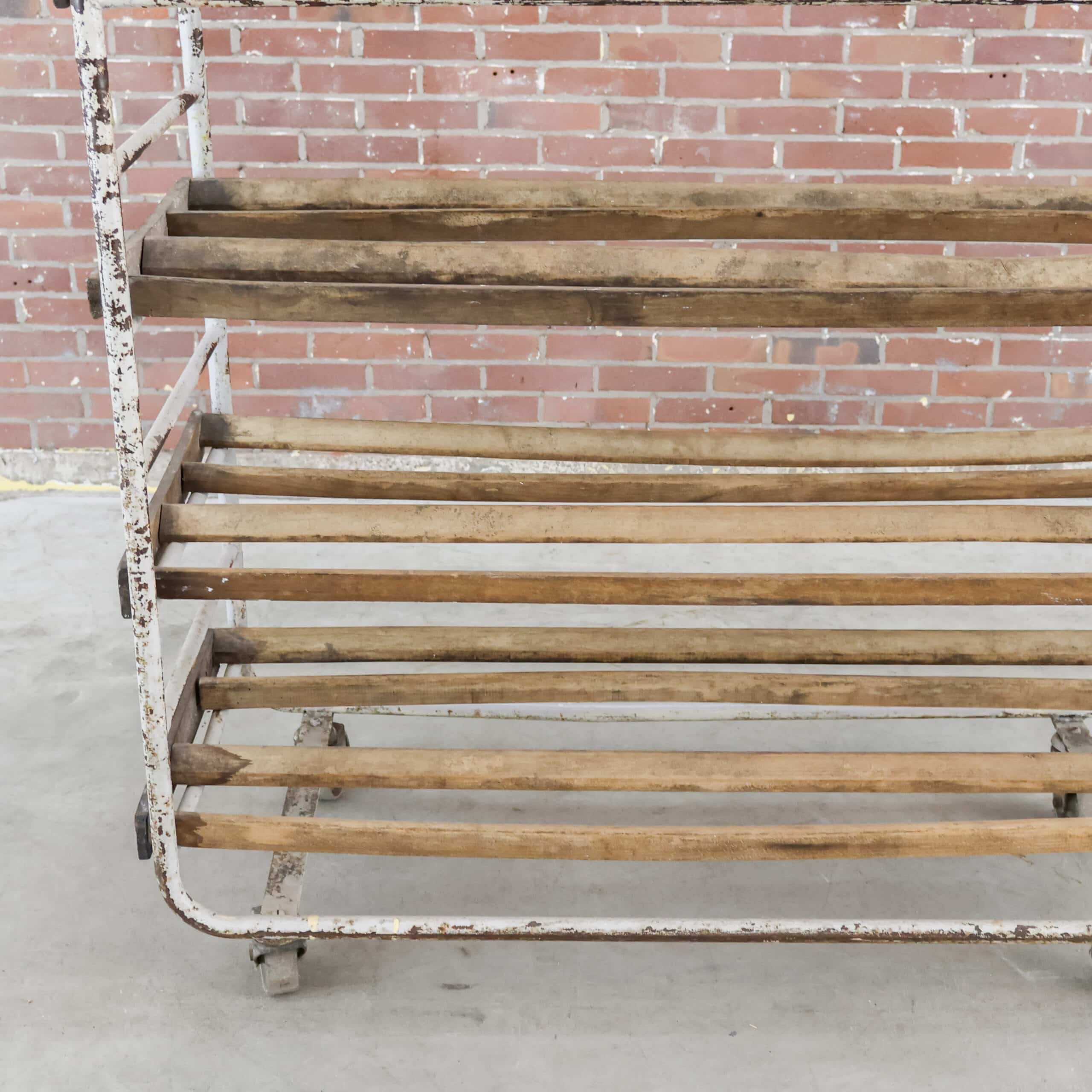 Vintage-Bäckerwagen im Industriestil – Abbildung 7