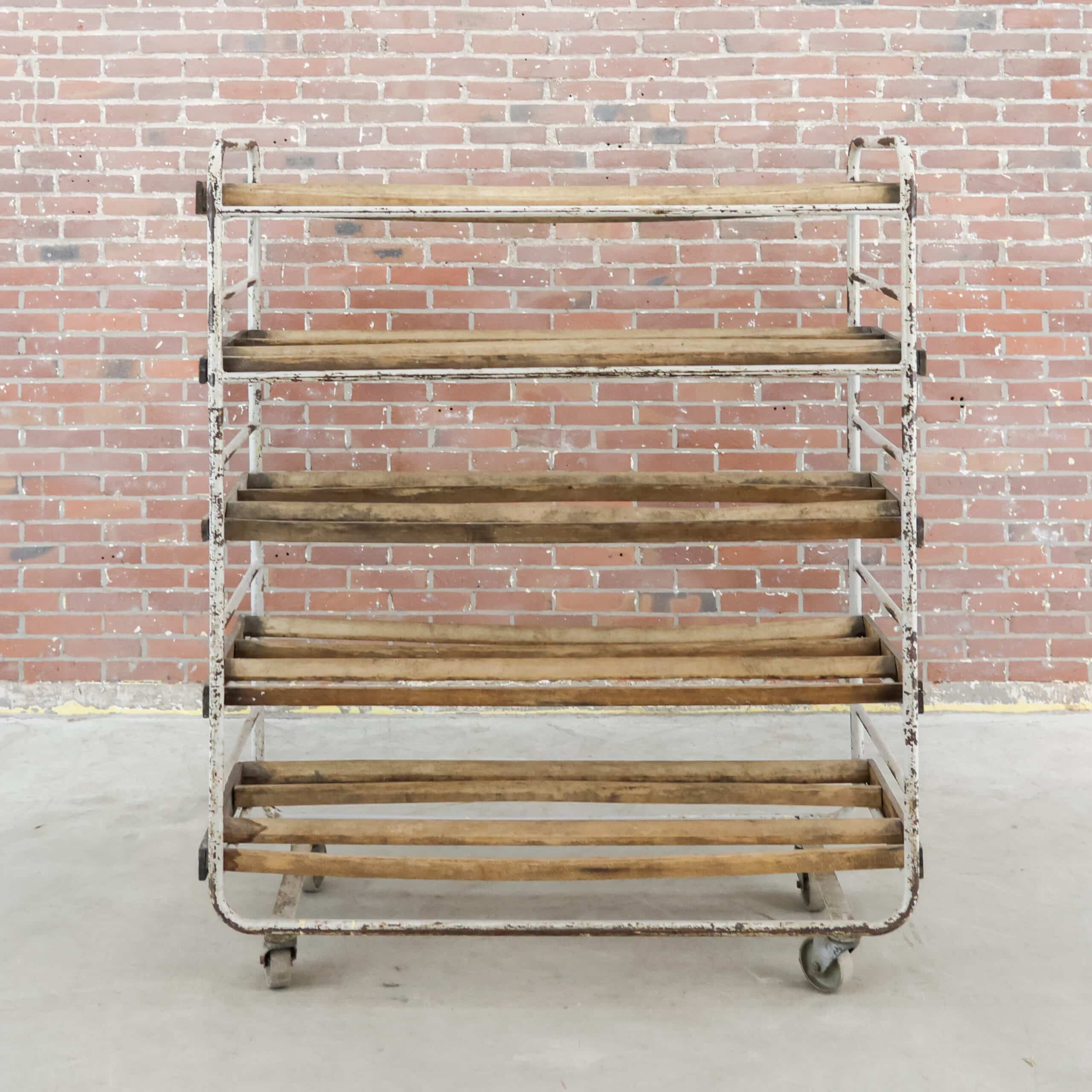 Vintage-Bäckerwagen im Industriestil – Abbildung 12