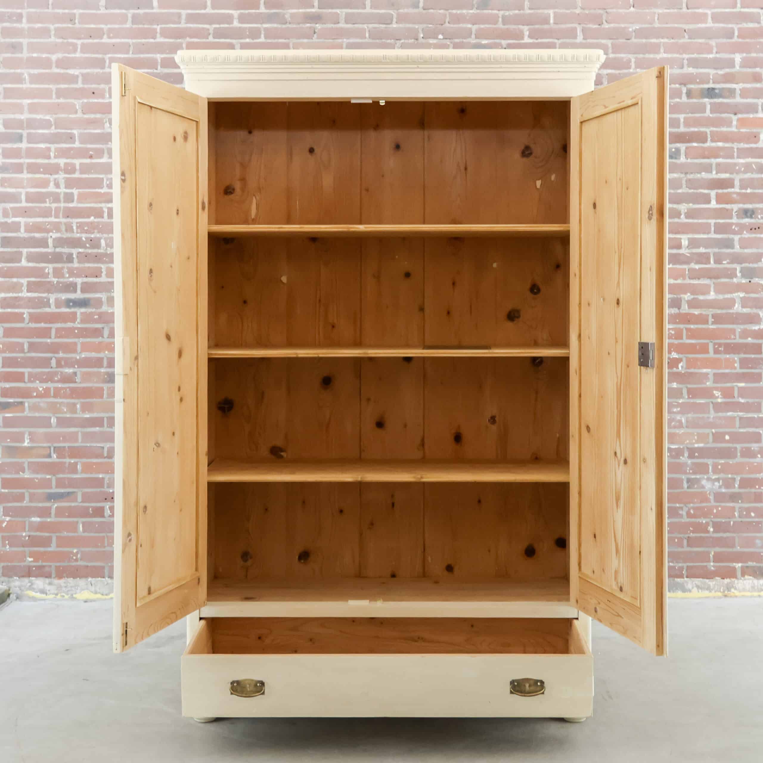 Brocante cremefarbener Wäscheschrank - Bild 3