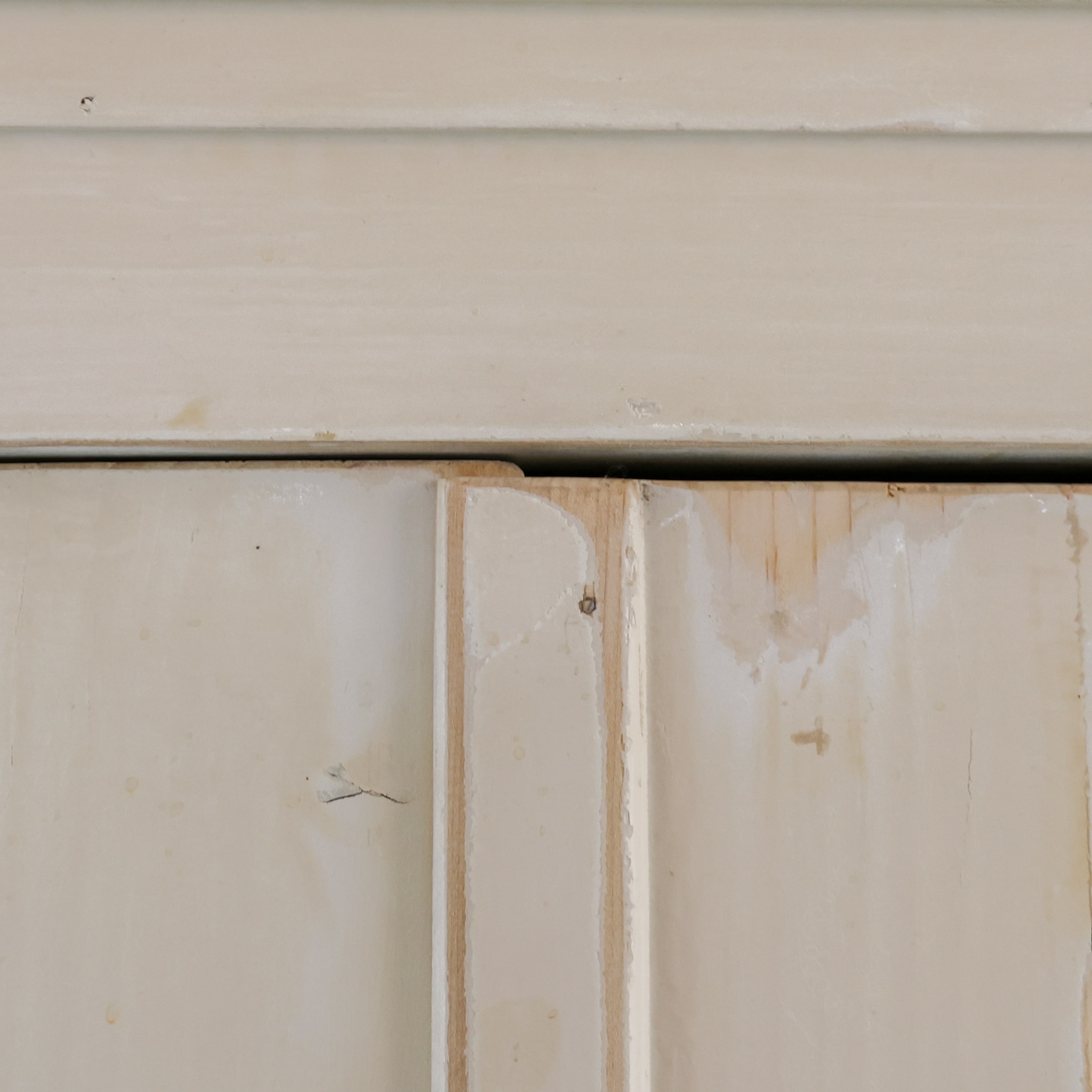 Brocante cremefarbener Wäscheschrank - Bild 6