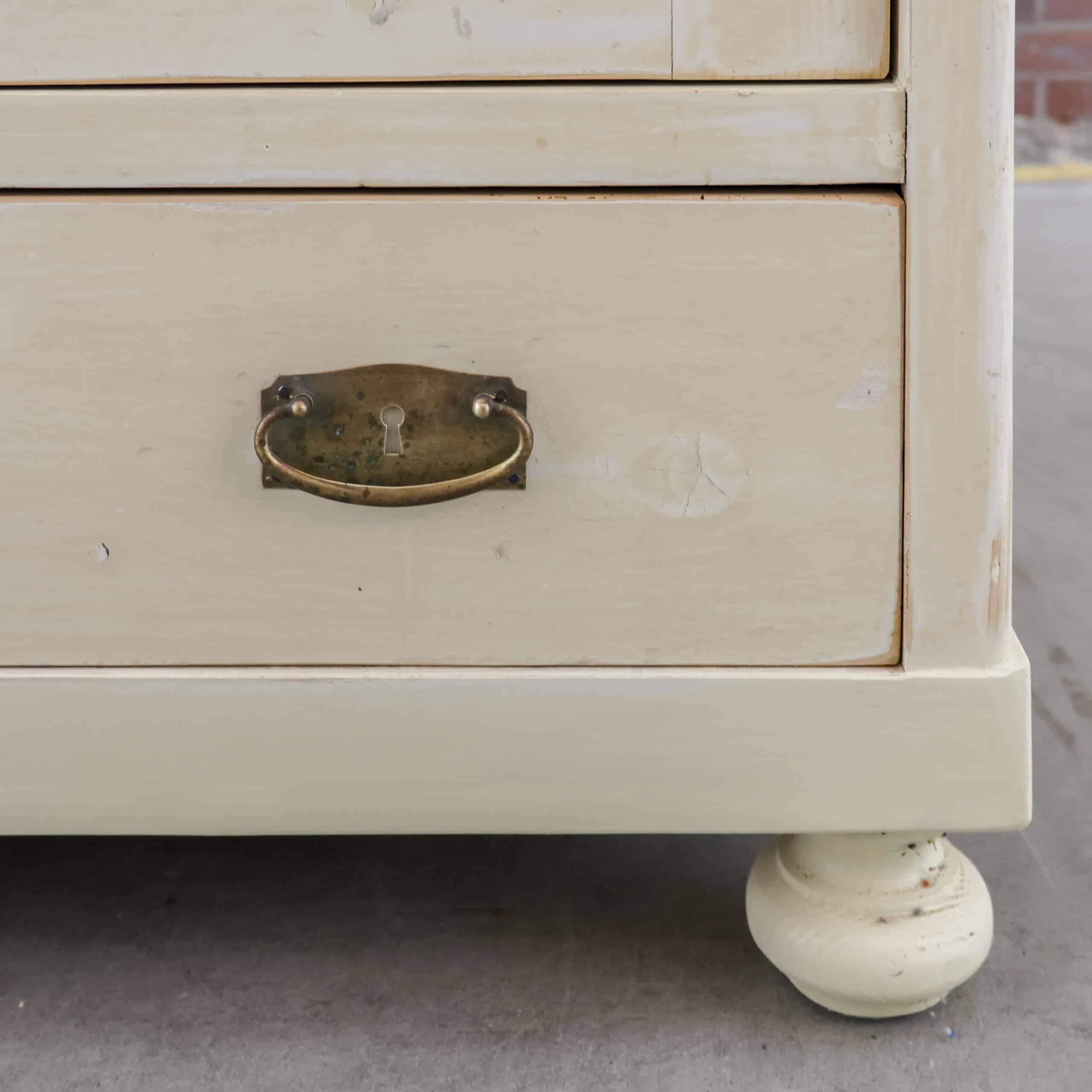 Brocante-Leinenschrank in Creme – Abbildung 9