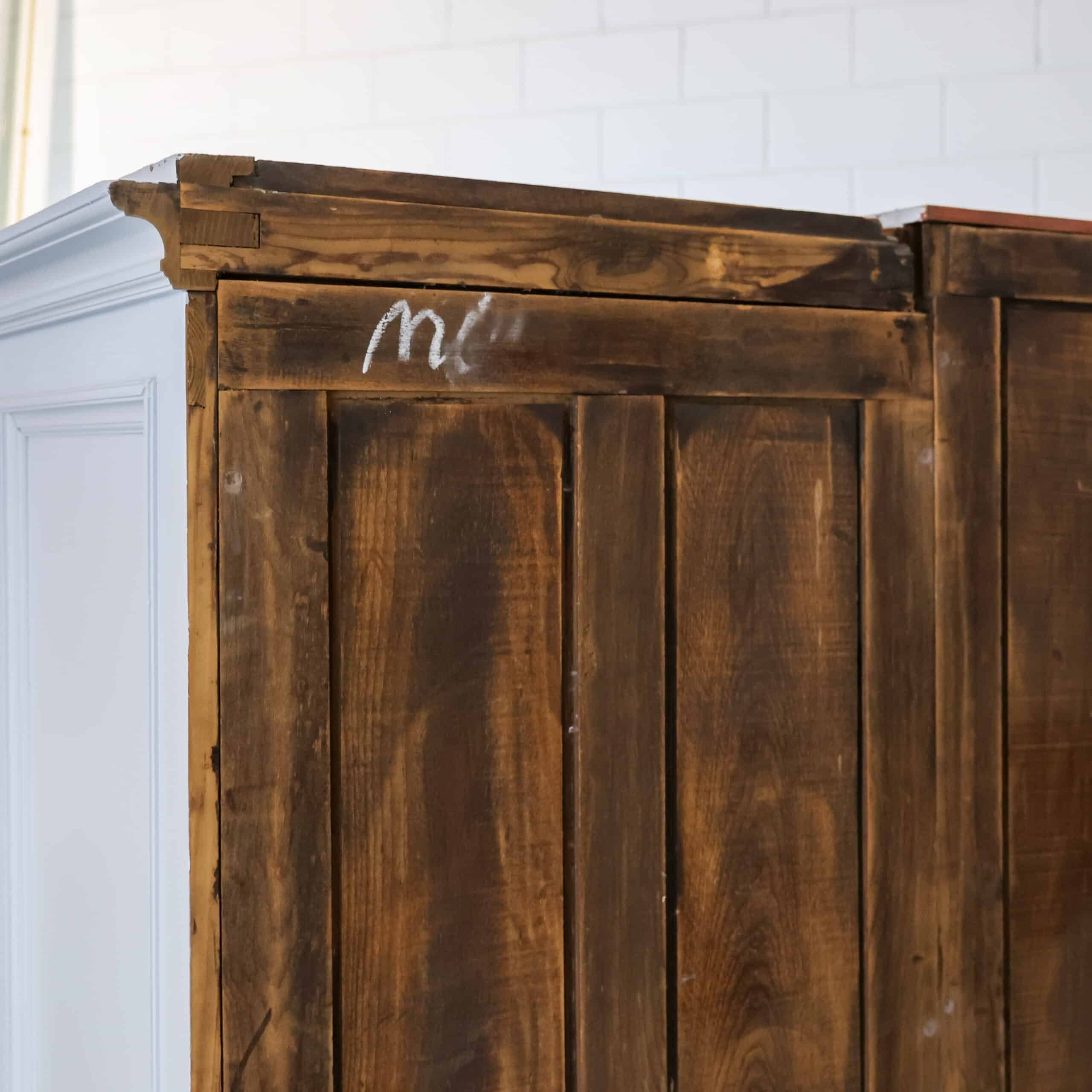 Brocante-Schrank mit drei Türen – Abbildung 9